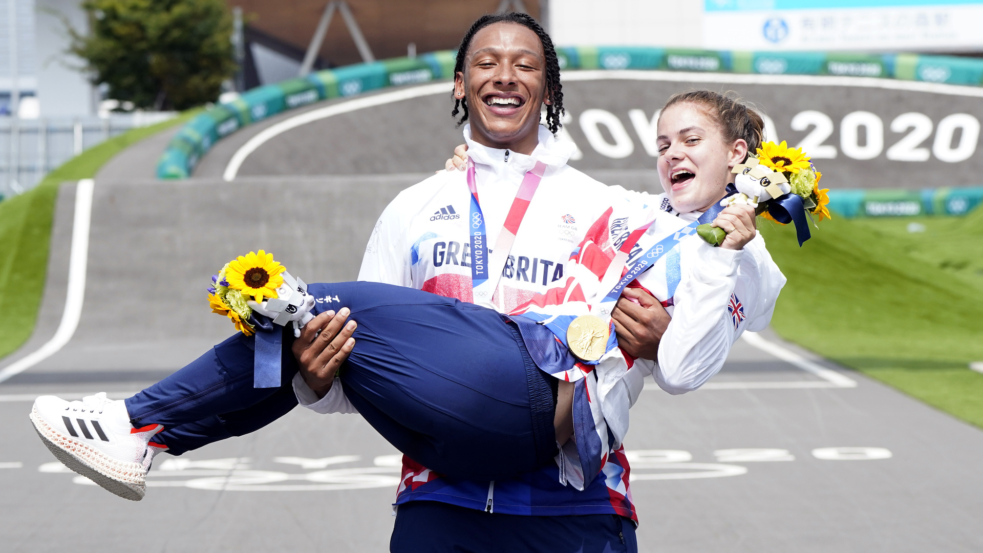 Bethany Shriever, BMX champion, Tokyo Olympics, Medal, 1920x1080 Full HD Desktop