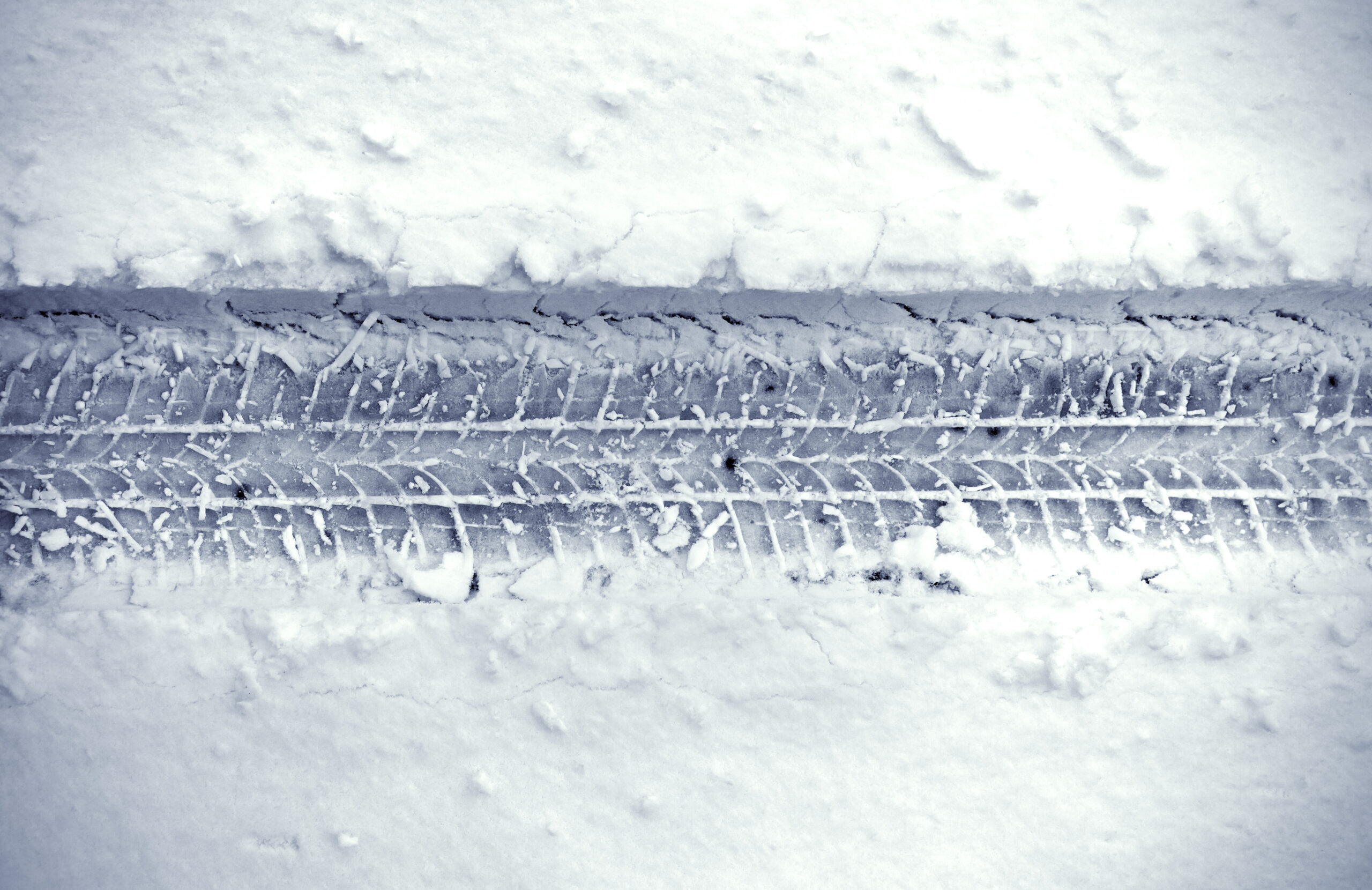 Tire track, Snow Wallpaper, 2560x1660 HD Desktop