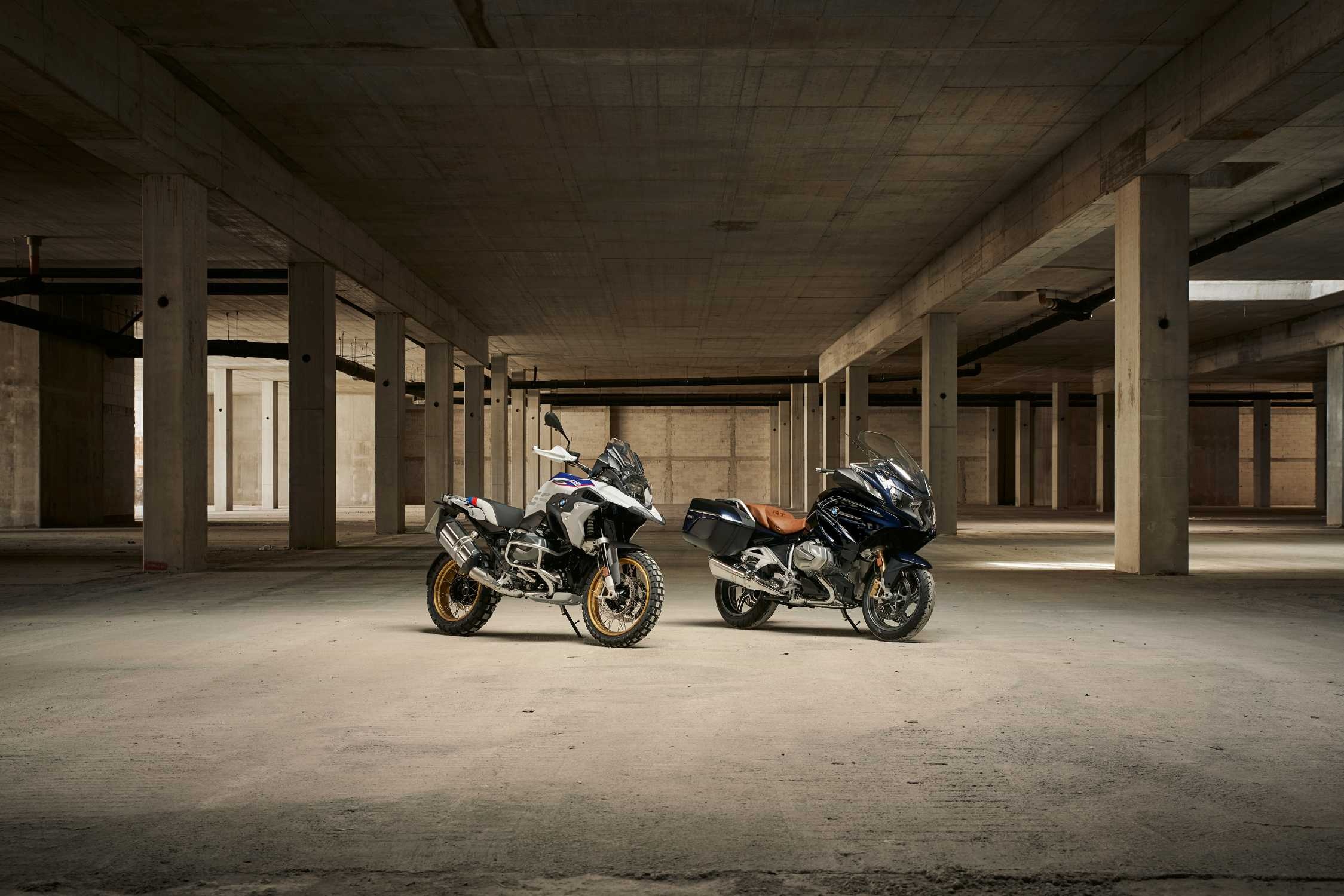 BMW R 1250 GS vs BMW R 1250 RT, BMW R 1250 RT Wallpaper, 2250x1500 HD Desktop