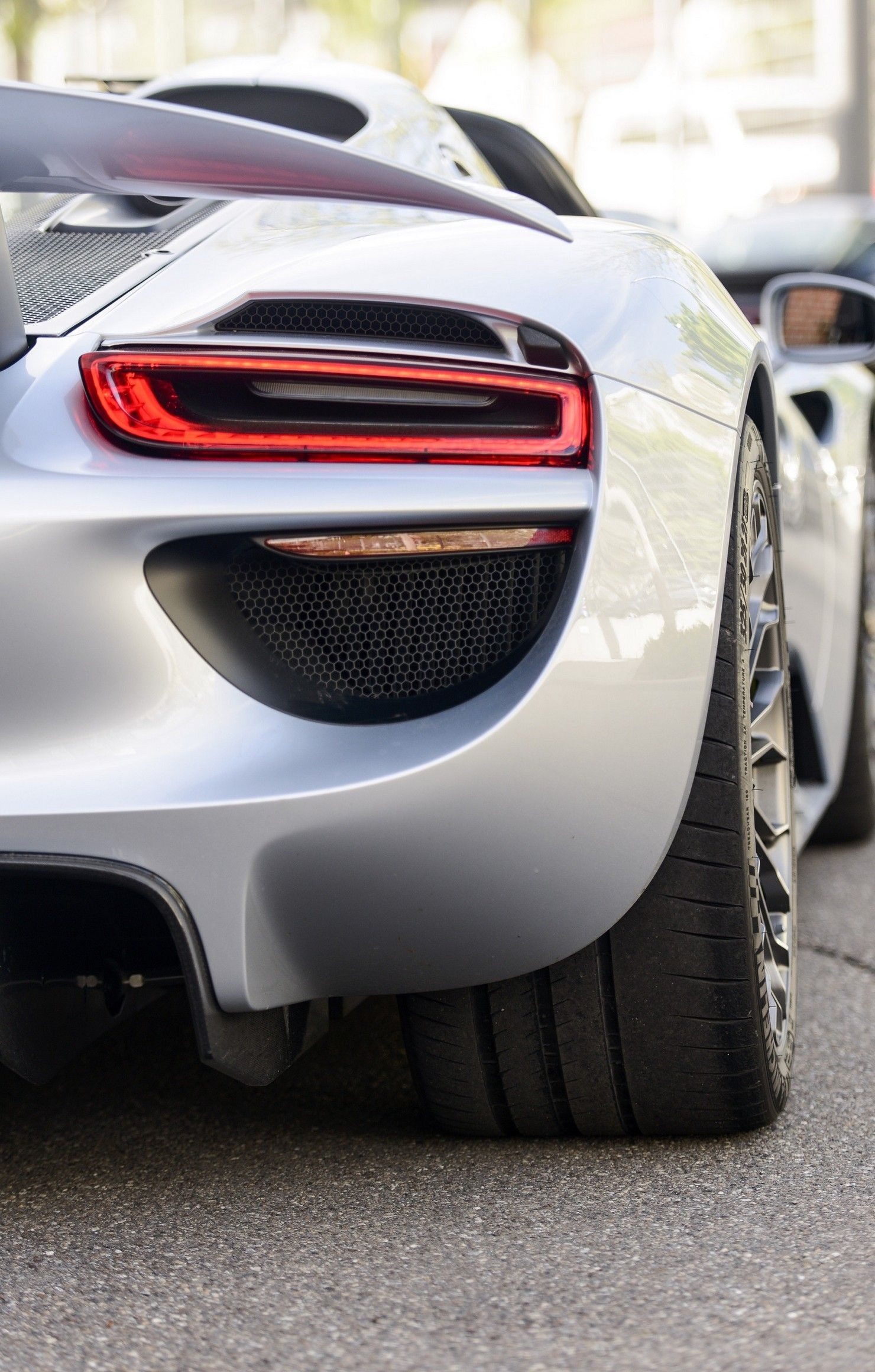 Porsche 918 Spyder, Porsche 918 LED taillight, Michelin rear performance tire, HD Phone wallpaper
