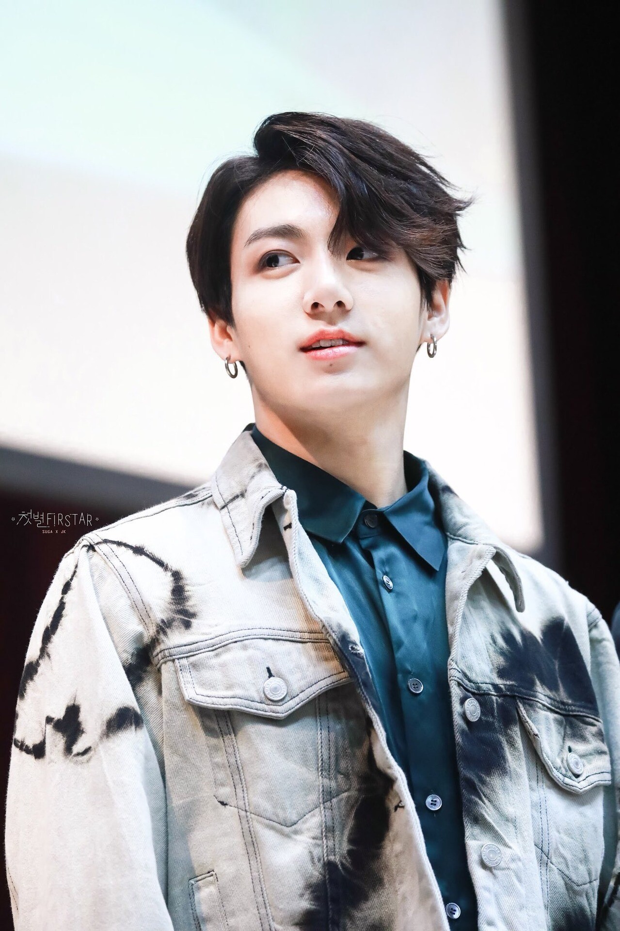 Jeon Jungkook, 2018 photoshoot, Celeb style, Youthful charm, 1280x1920 HD Phone