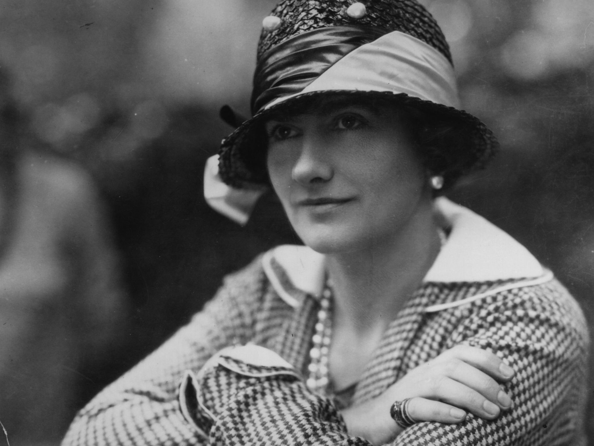 Coco Chanel, Orphan, Fashion transformation, Women's style, 2070x1550 HD Desktop