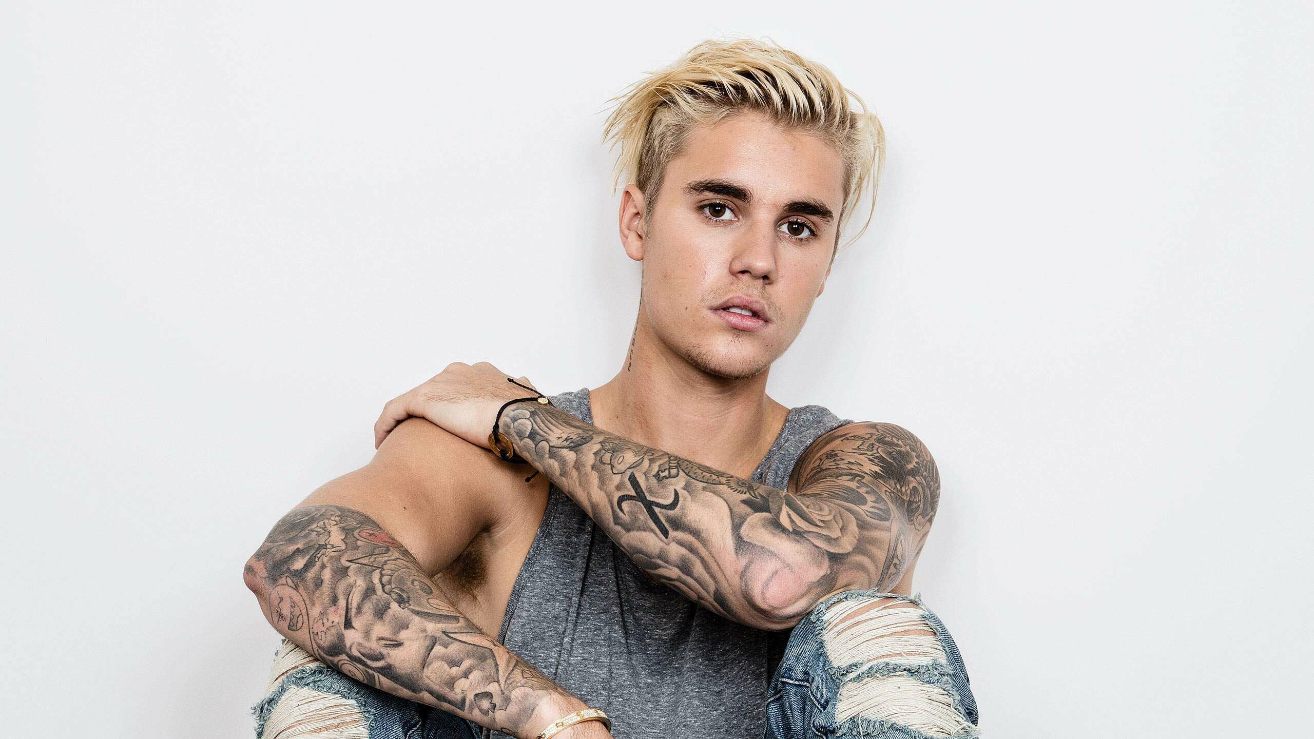 Justin Bieber, Background wallpaper, Celebrity singer, 2560x1440 HD Desktop