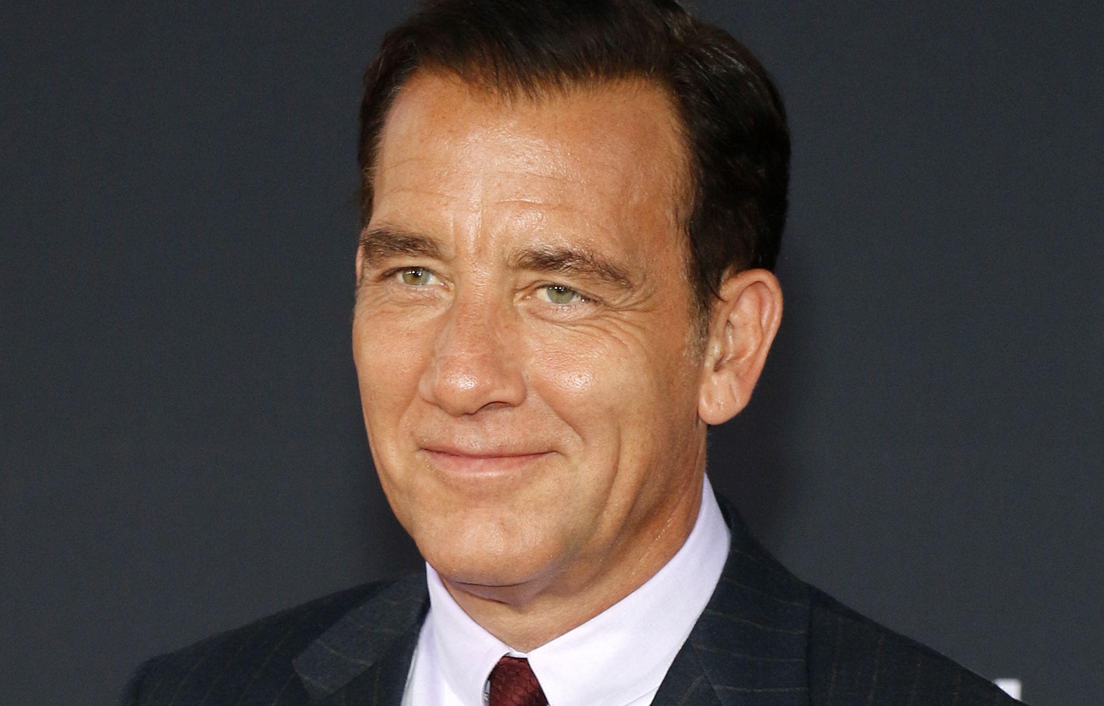 Clive Owen, Julianne Moore, Stephen King, Apple Limited Series, 2210x1410 HD Desktop
