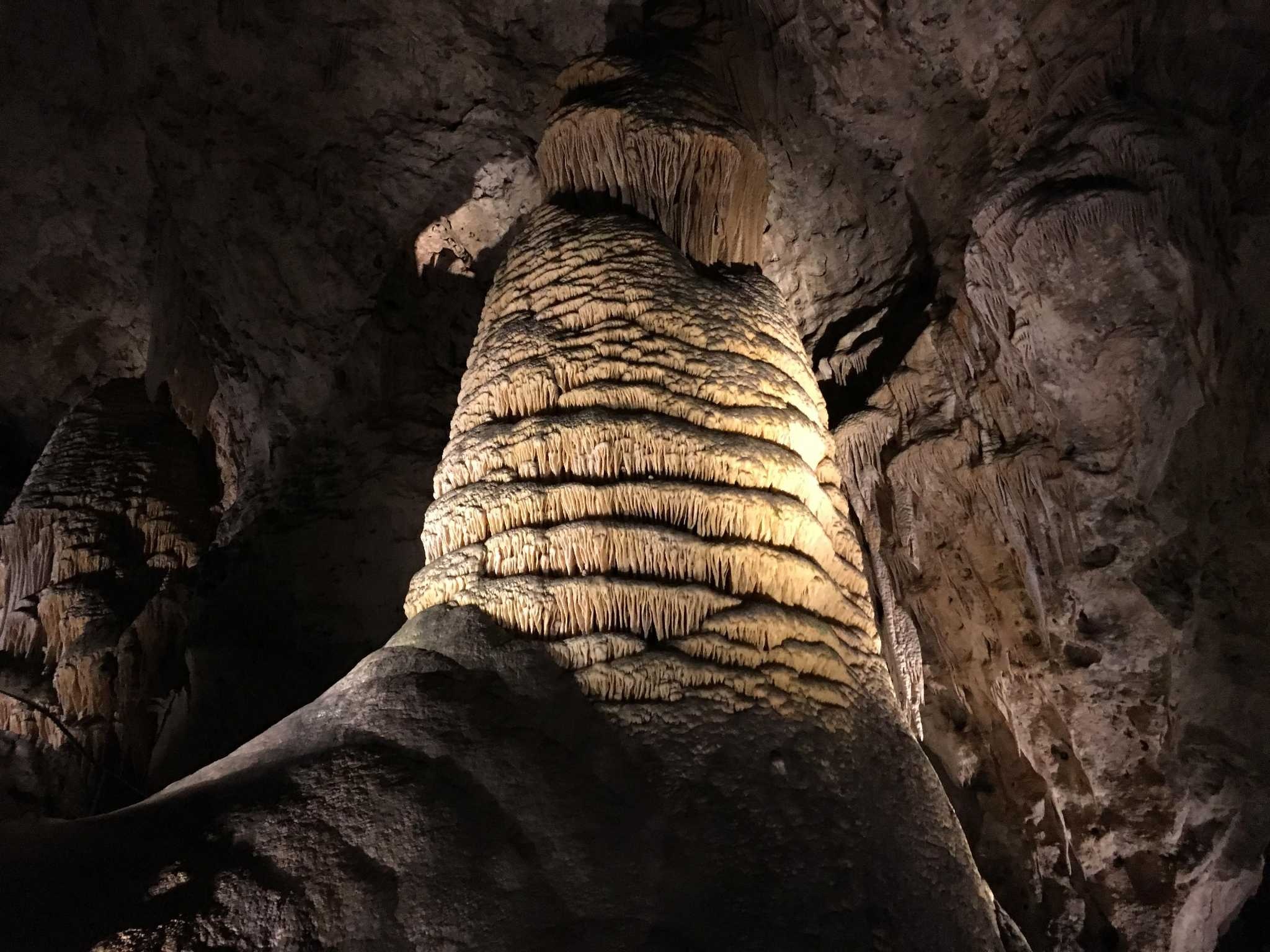Carlsbad Caverns, Careful cleaning, Volunteers, 2050x1540 HD Desktop