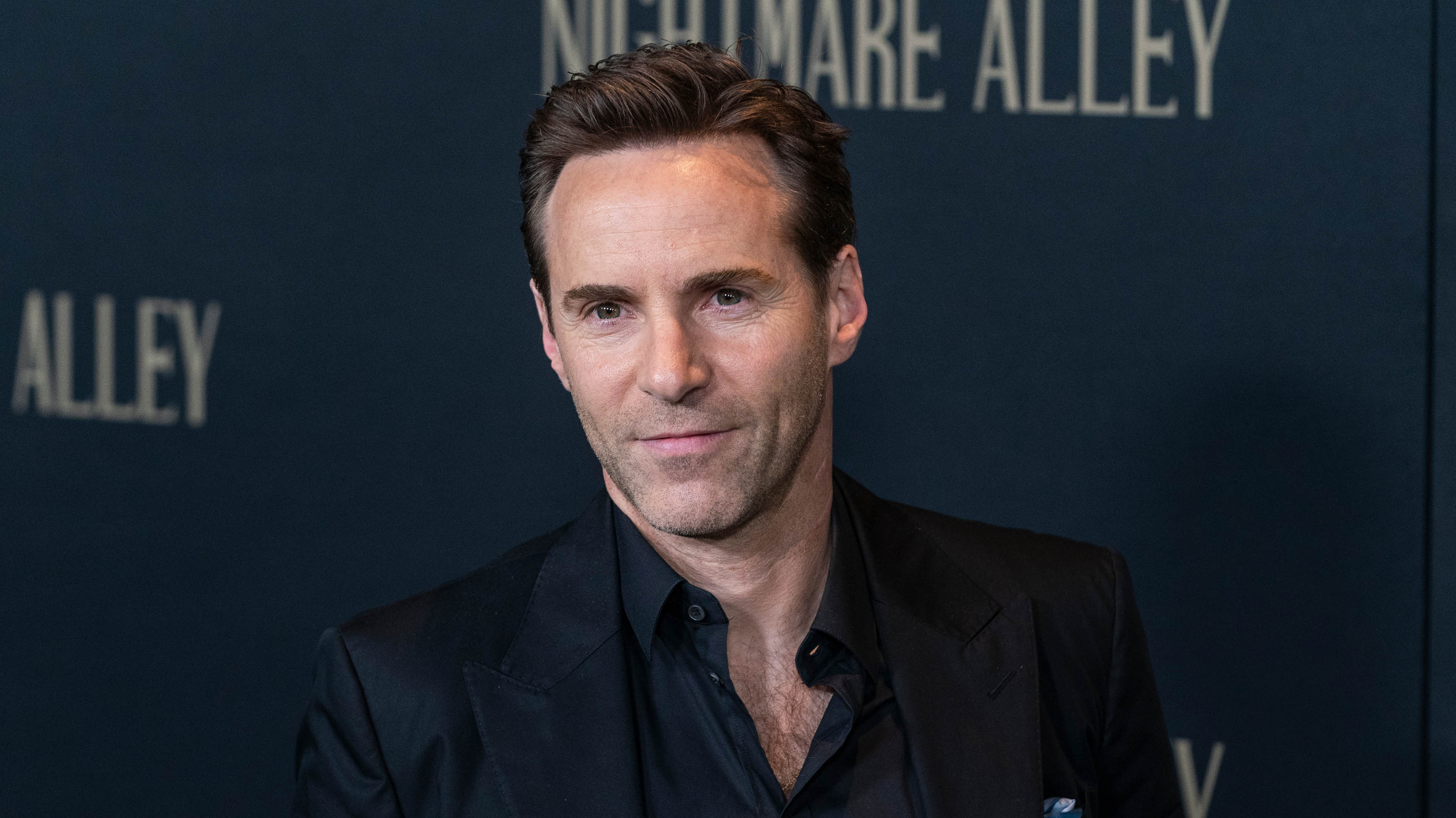 Alessandro Nivola, Kraven cast addition, Villain role, Spider-Man news, 3200x1800 HD Desktop