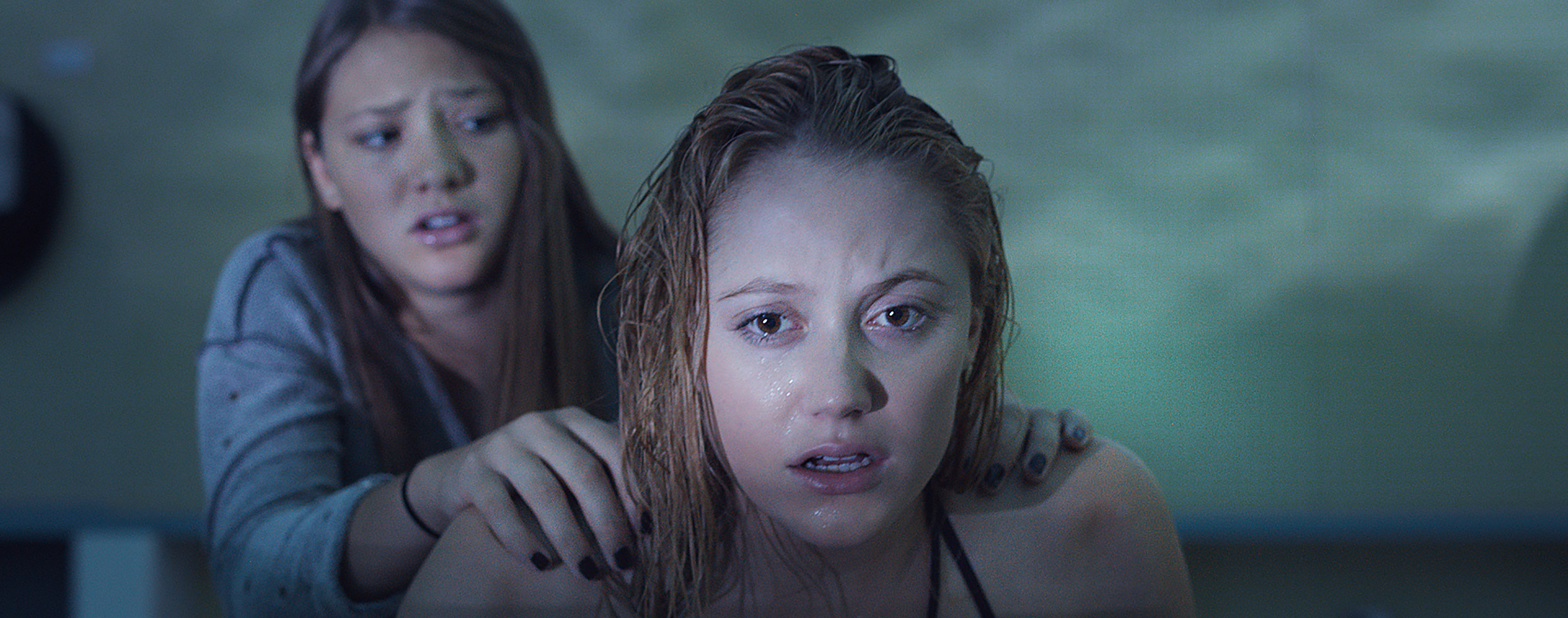 Maika Monroe, It Follows, Electric Shadows, Horror, 3160x1250 Dual Screen Desktop