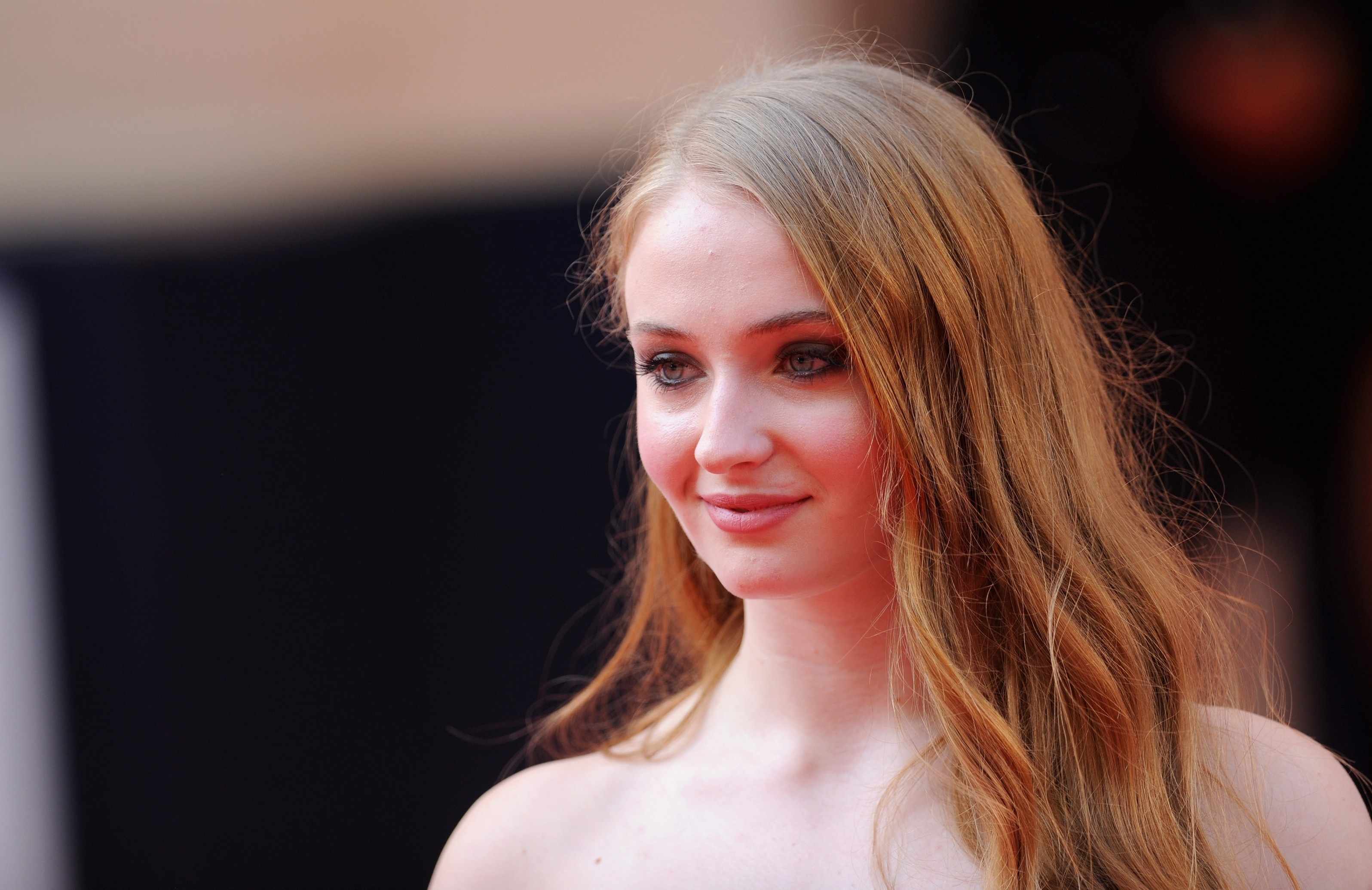 Sophie Turner, Face wallpaper, Celebrity beauty, Stunning 4K resolution, 3200x2070 HD Desktop