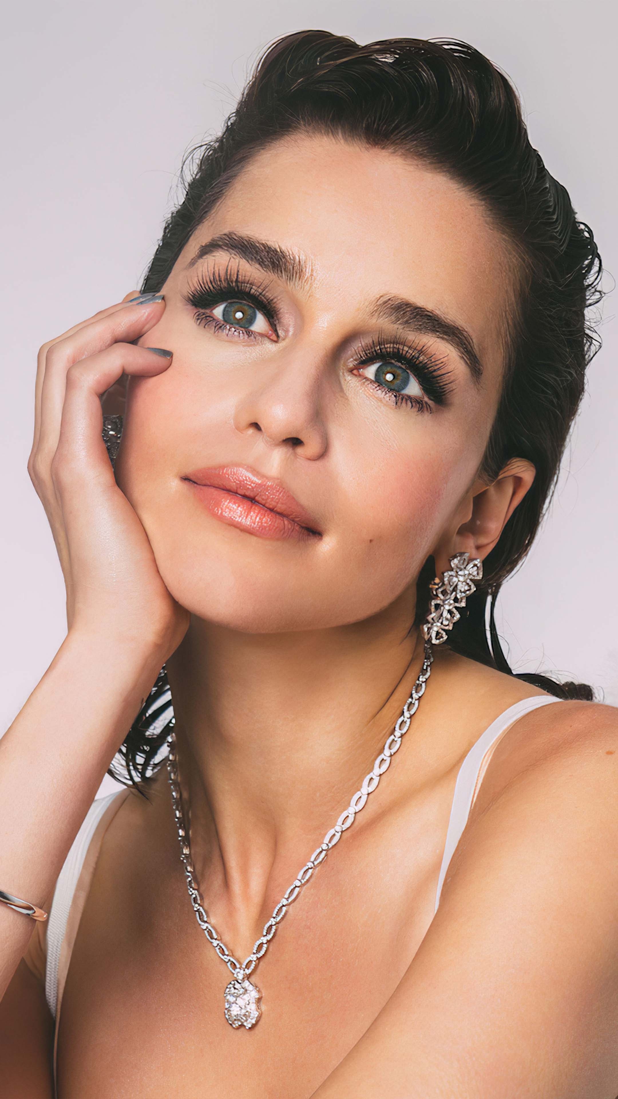 Emilia Clarke, Appreciation thread, Blu-ray forum, 2160x3840 4K Phone