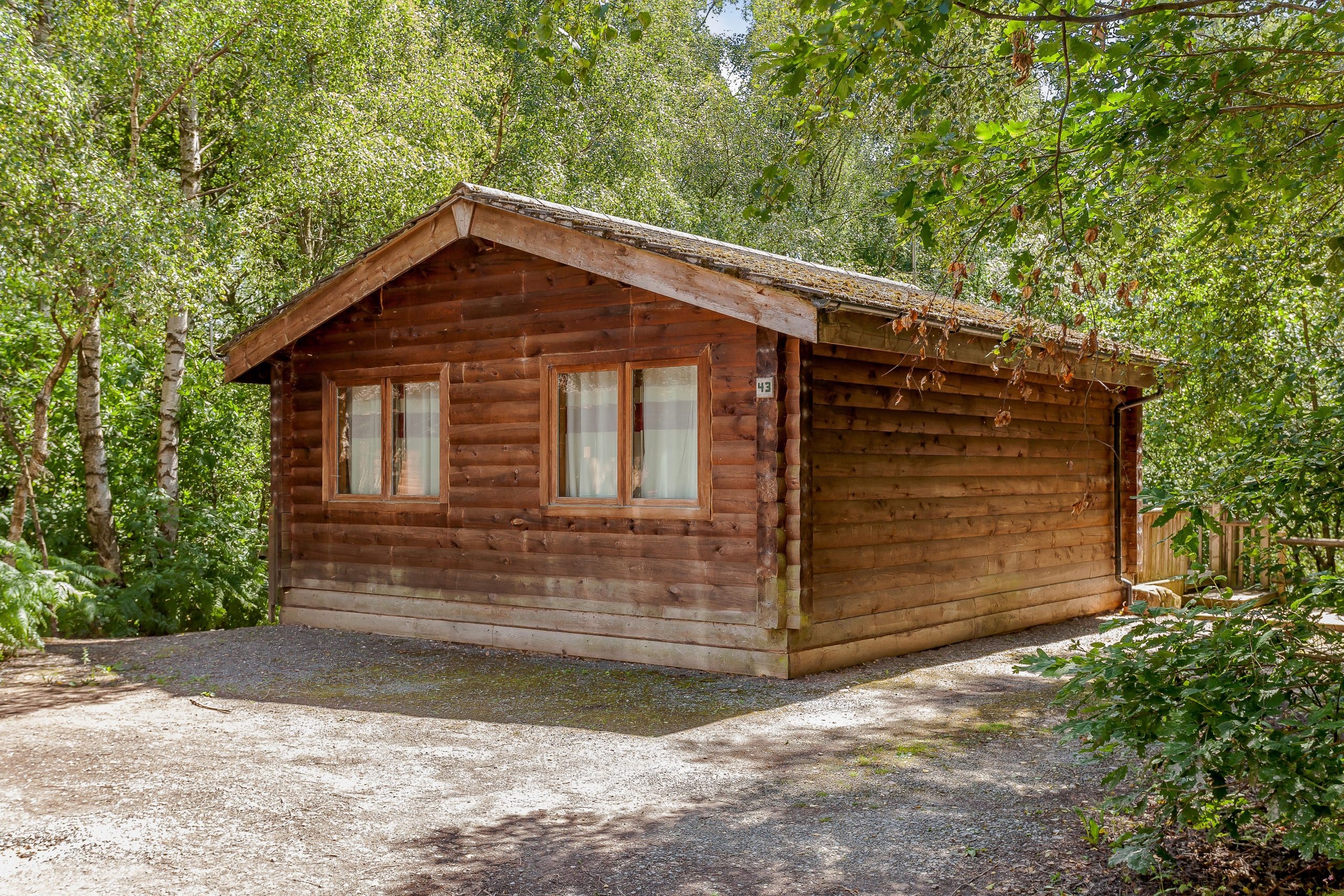 Squirrel log cabin, Quarry Walk Park, 2560x1710 HD Desktop