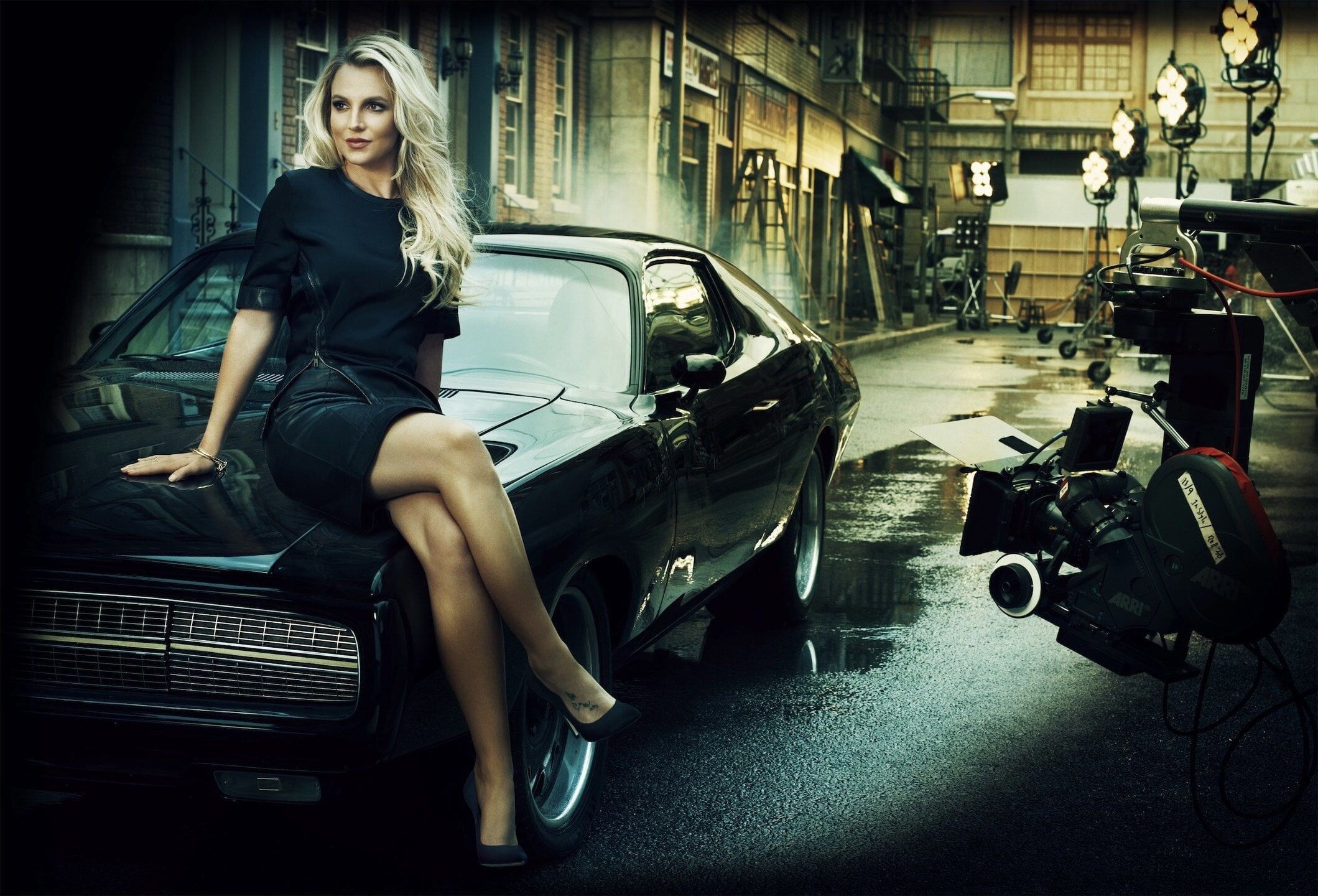 Britney Spears, Girls and Muscle Cars Wallpaper, 2120x1440 HD Desktop