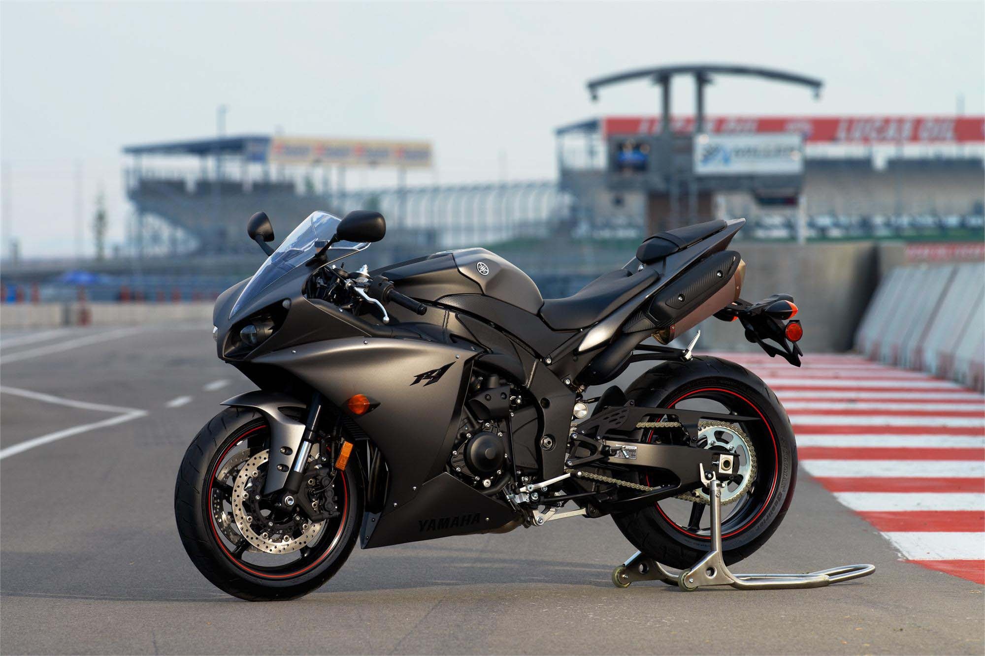 Yamaha YZF-R1, Dynamic performance, Thrilling rides, Cutting-edge technology, 2000x1340 HD Desktop