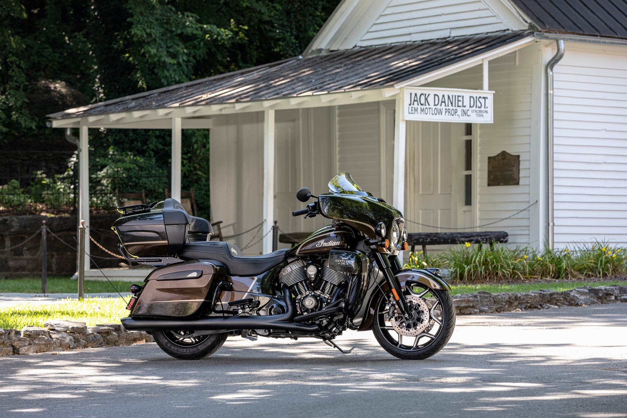 Indian Roadmaster Dark Horse, Stylish cruiser, Powerful performance, Dark Horse, 2030x1350 HD Desktop
