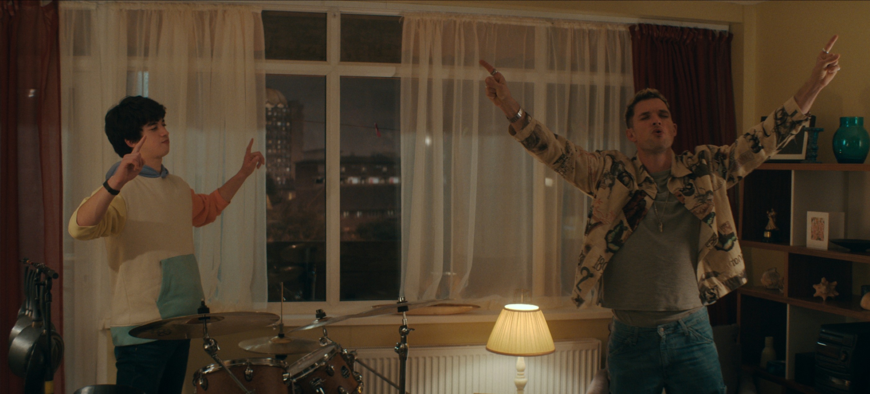 I Used to be Famous, Netflix drama, London Grammar songs, Trailer, 2800x1270 Dual Screen Desktop