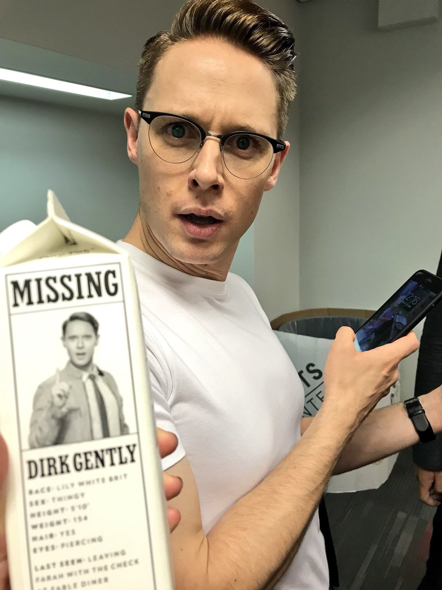 Samuel Barnett, TV shows, Dirk Gently, Holistic detective, 1540x2050 HD Phone