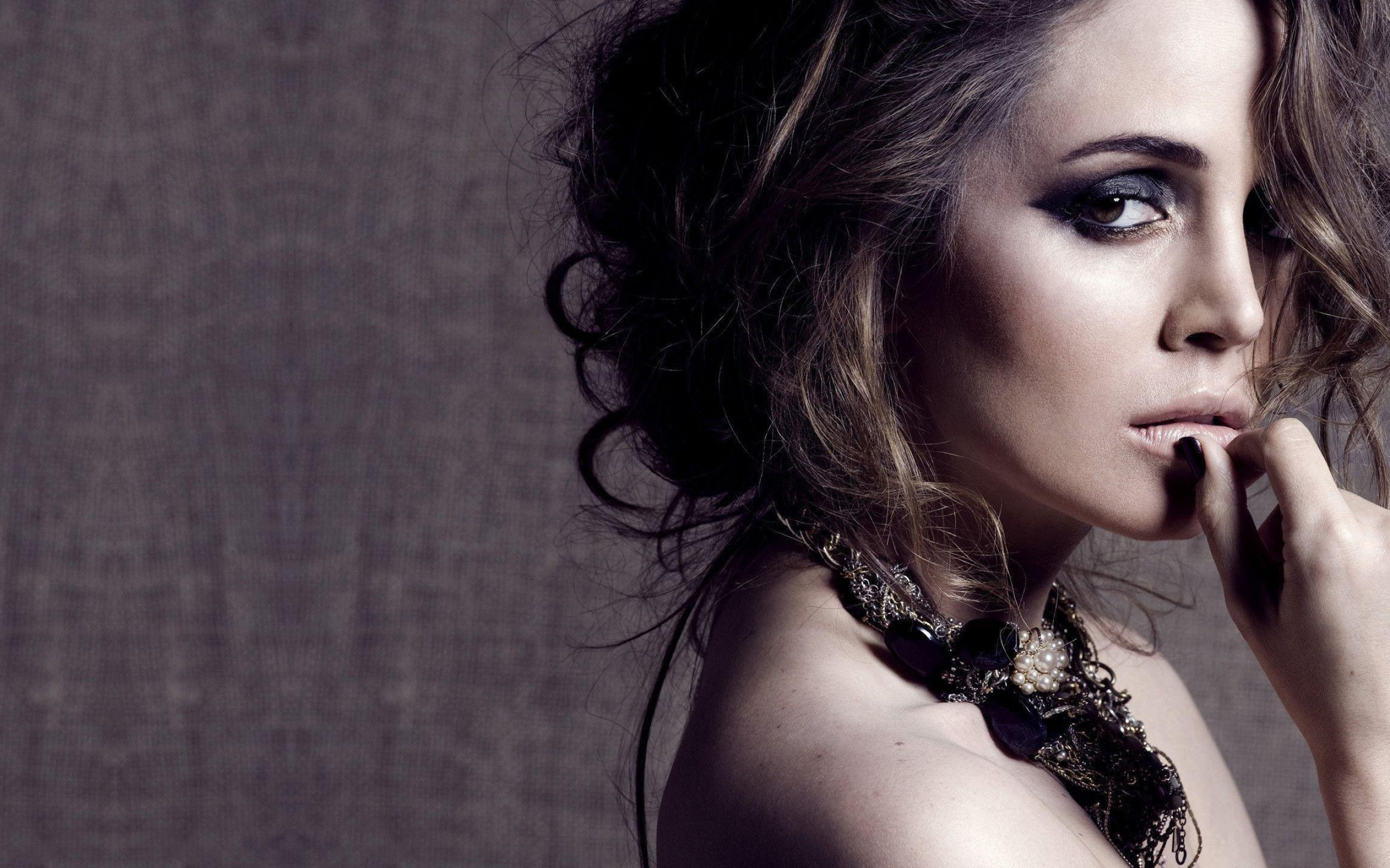 Fan-favorite star, Eliza Dushku wallpapers, Versatile actress, Dynamic performances, 2560x1600 HD Desktop