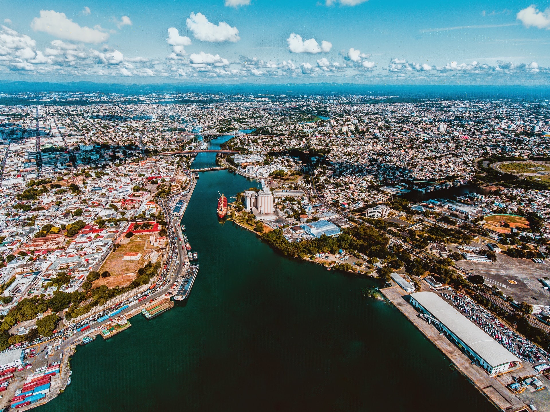 Santo Domingo, Wage check, Changing BPO, 1920x1440 HD Desktop