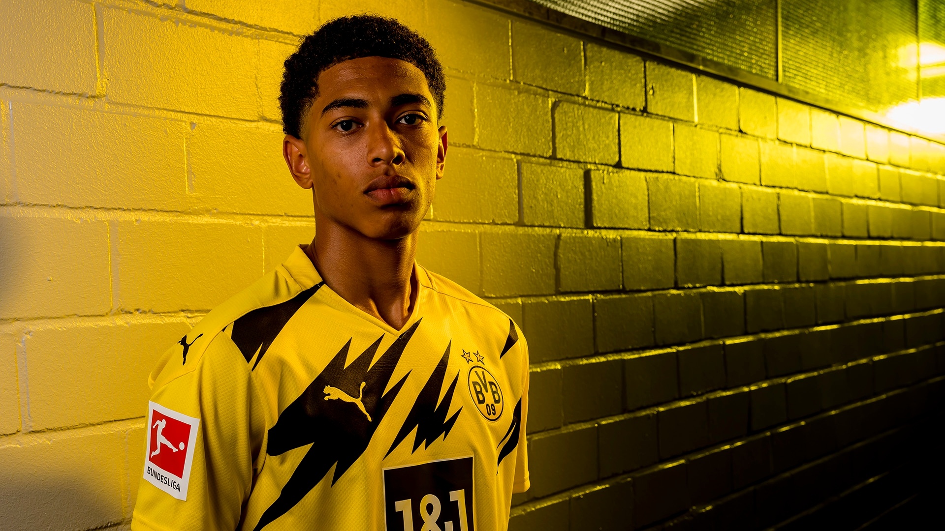Jude Bellingham, Borussia Dortmund kit, Yellow stadium tunnel wall, Full HD Desktop wallpaper