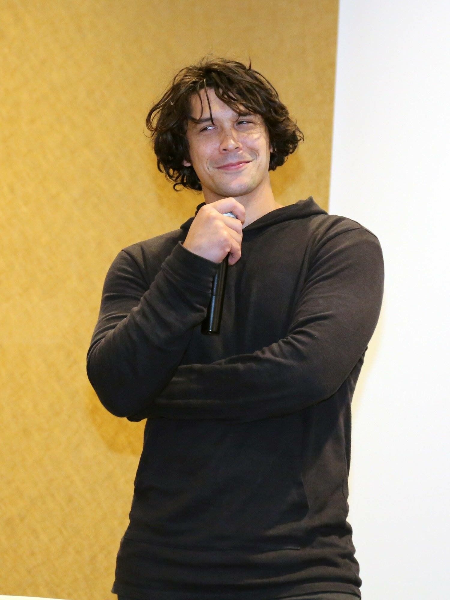 Bob Morley, CW series, Anna's pin, 1500x2000 HD Phone