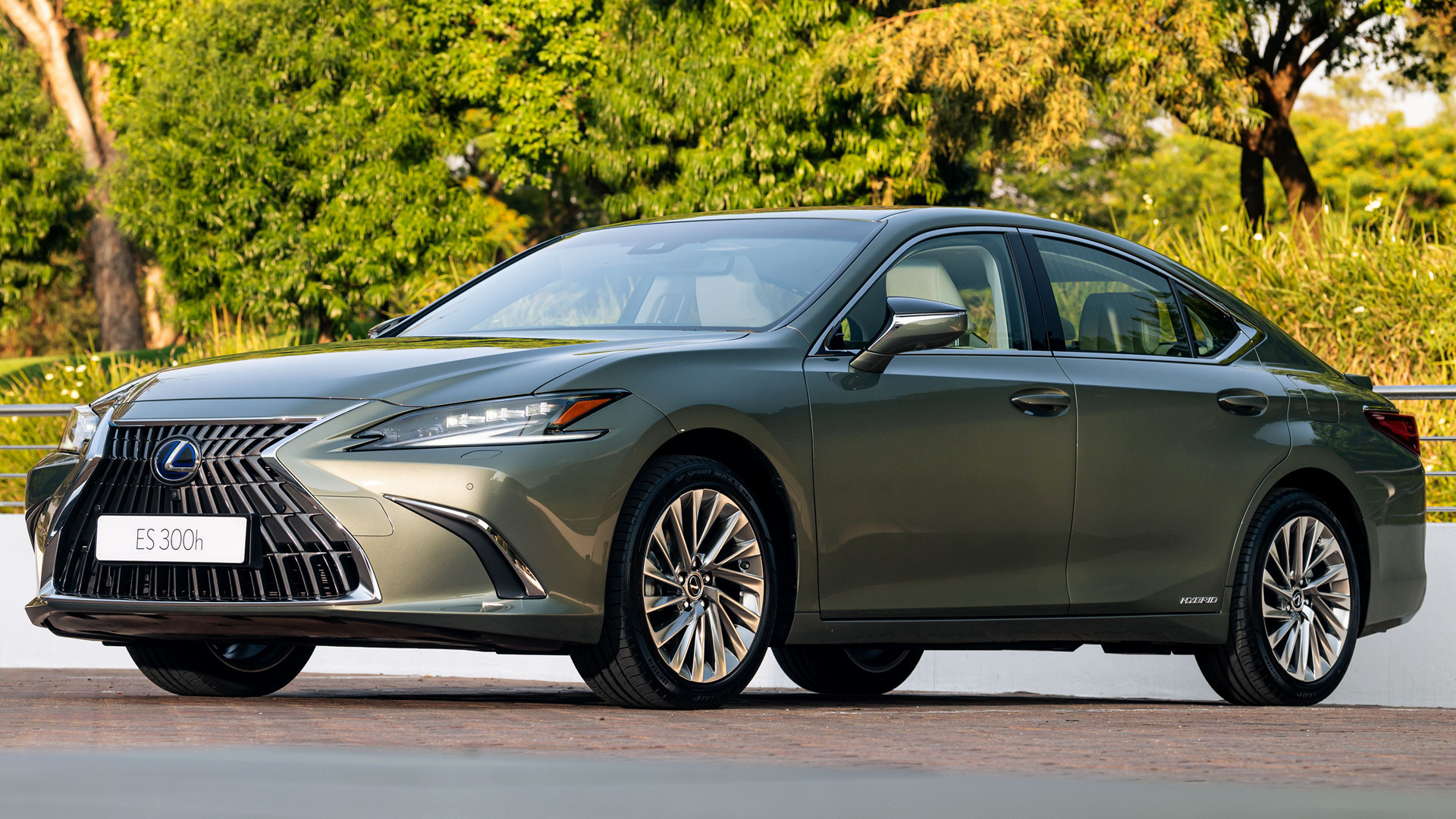 Lexus ES, Hybrid perfection, HD wallpapers, Automotive elegance, 1920x1080 Full HD Desktop