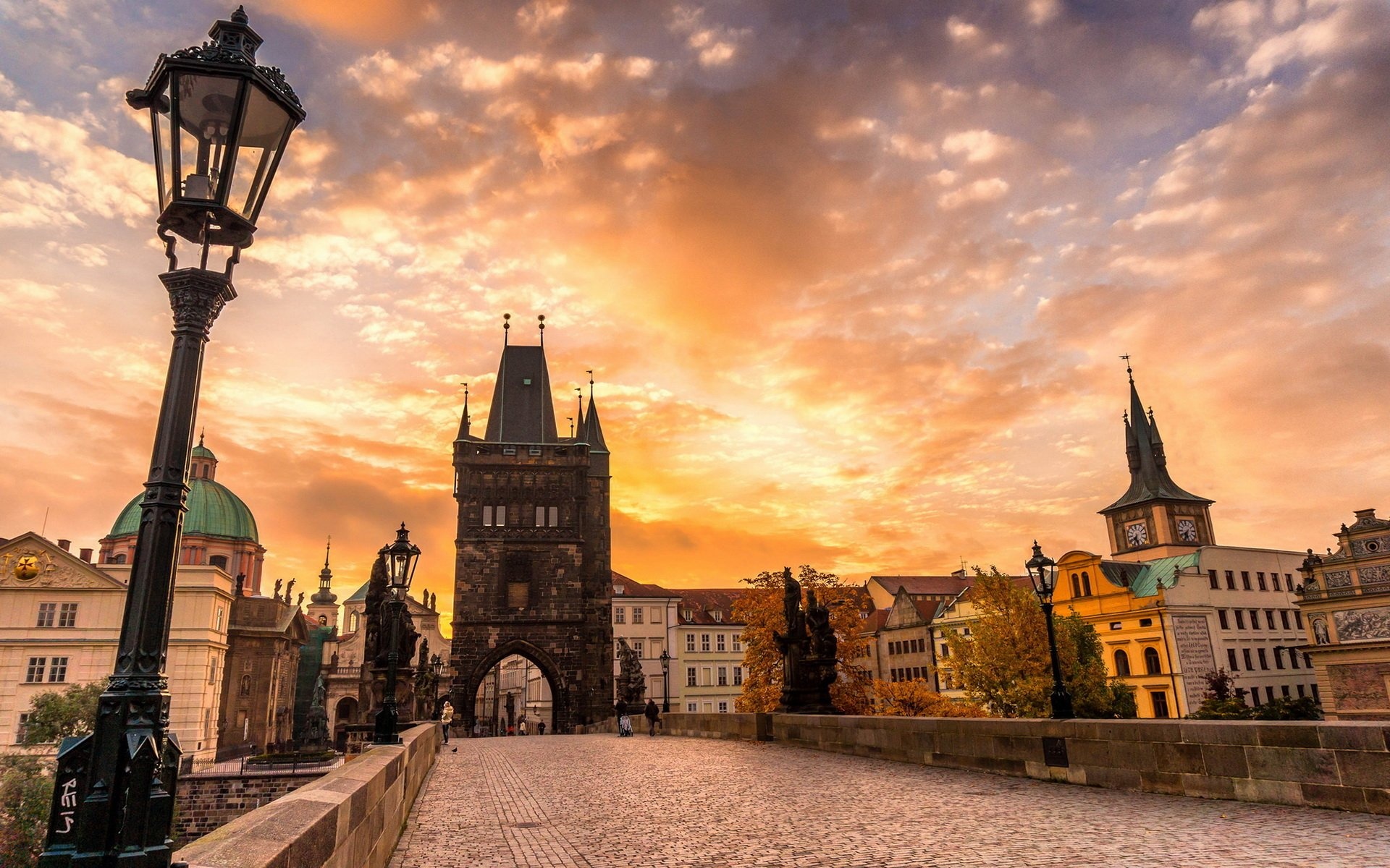 Charles Bridge, Majestic scenery, Famous landmark, Iconic bridge, 1920x1200 HD Desktop