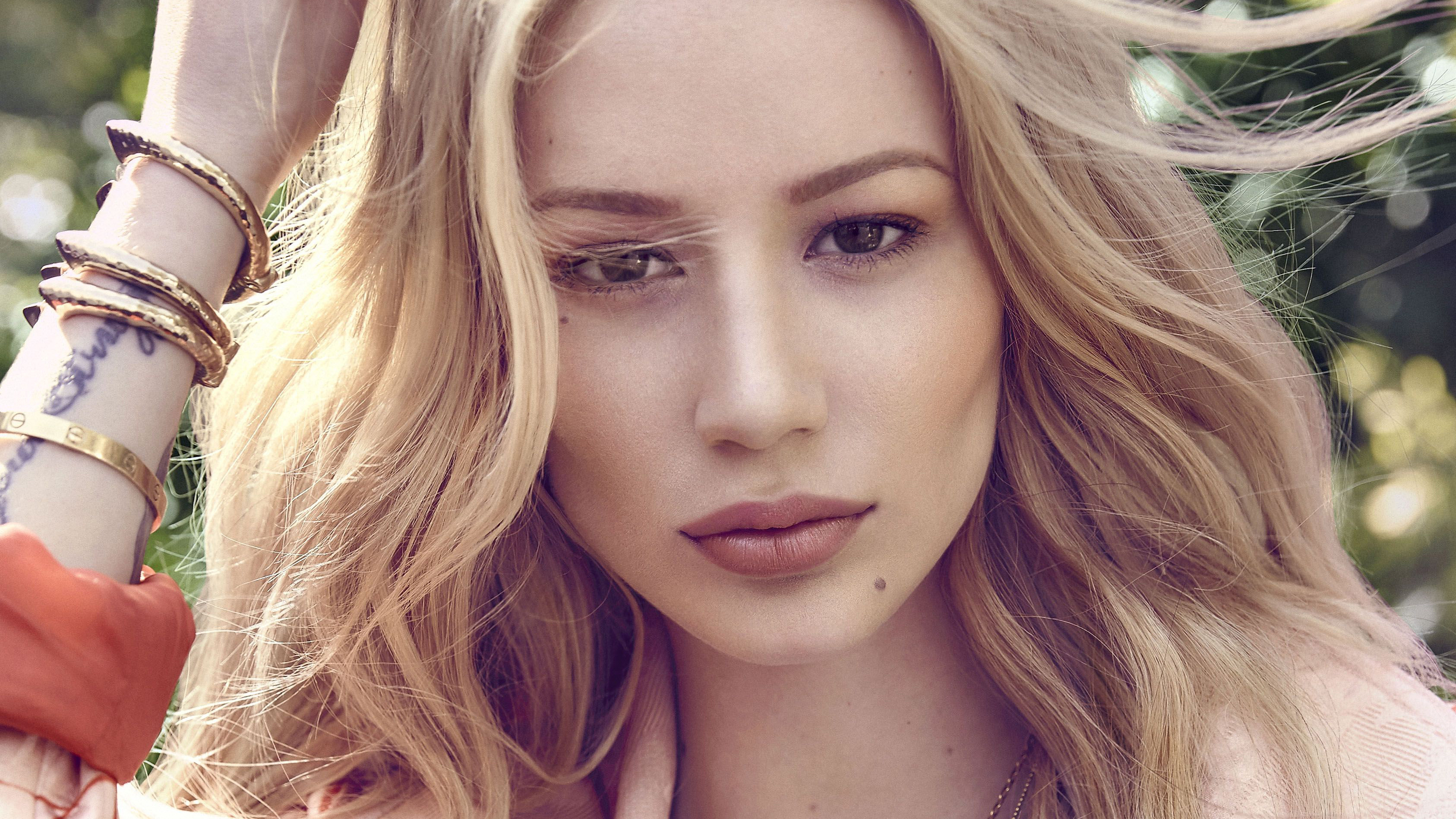 Iggy Azalea, Trendsetter style, Celebrity photos, Rockstar charisma, 3380x1900 HD Desktop