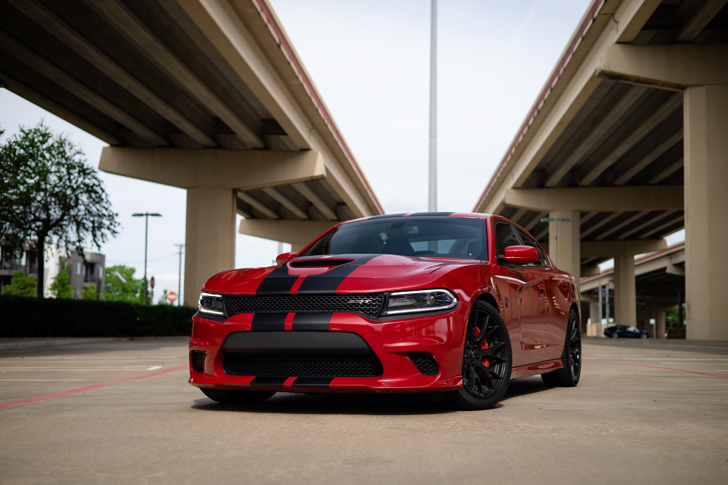 Dodge Charger SRT Hellcat, concrete highway overpass, black racing stripes, HD Desktop wallpaper