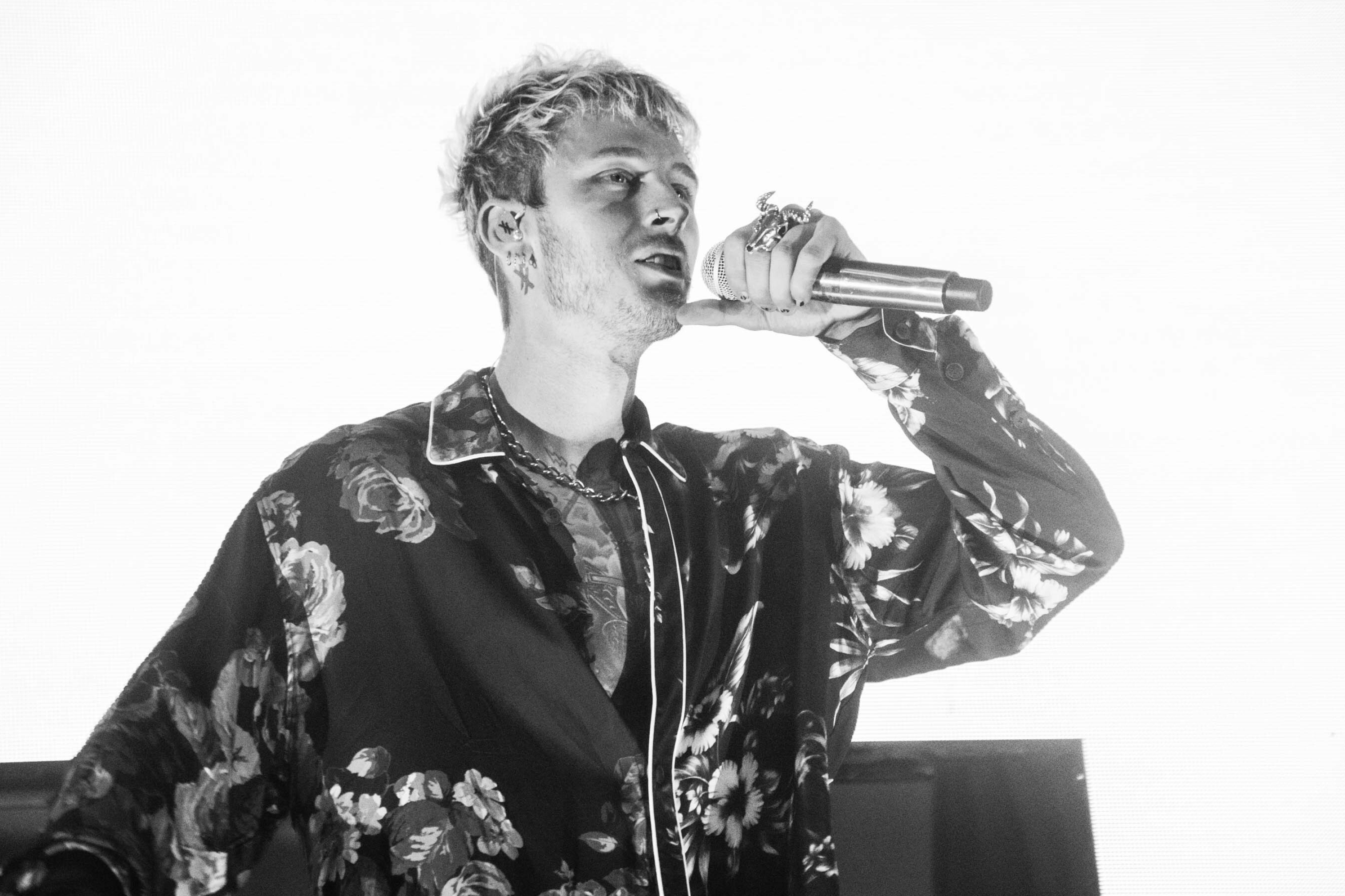 Machine Gun Kelly, Drops Massive New, Gun Kelly Drops, 3000x2000 HD Desktop