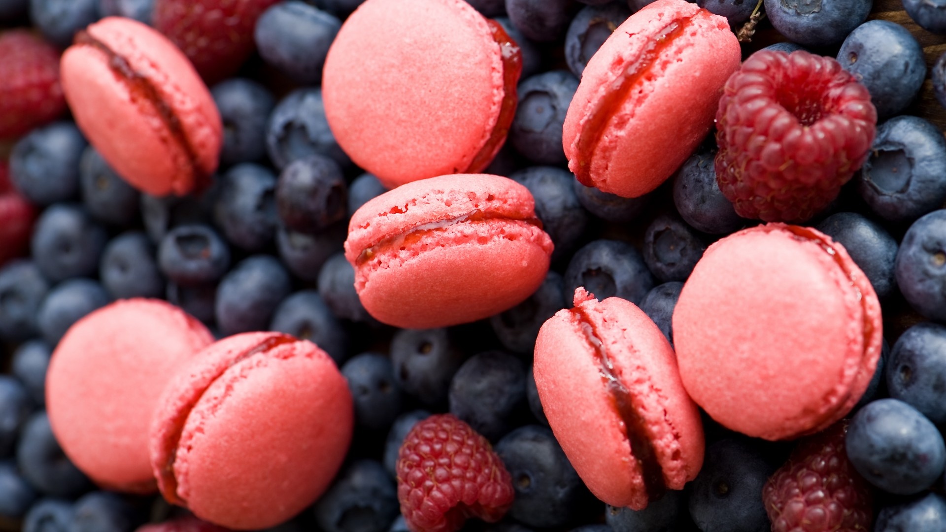 Blueberries and raspberry, Macarons Wallpaper, 1920x1080 Full HD Desktop