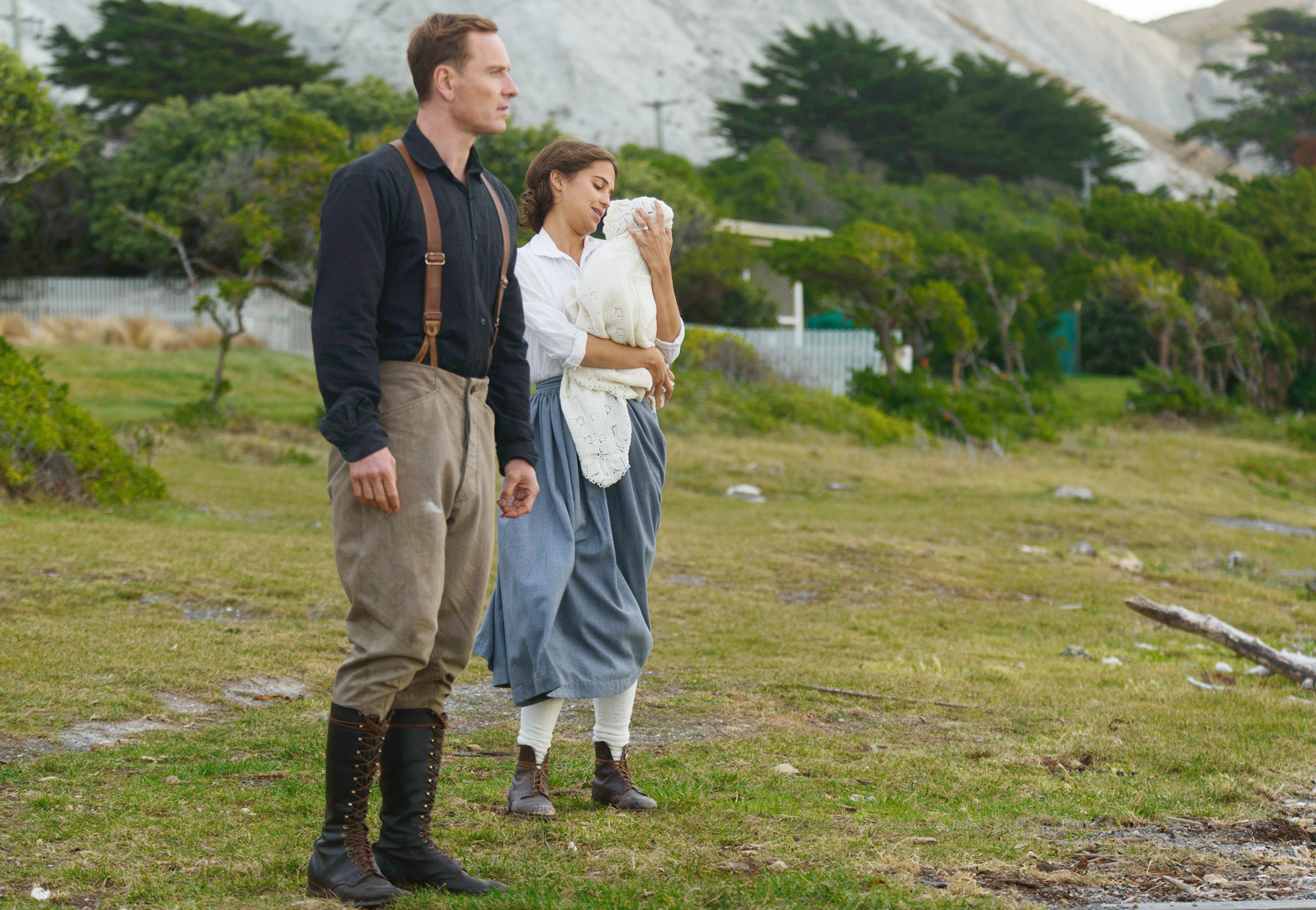 Dim light, Not bright enough, Movie critique, Light between oceans, 2060x1430 HD Desktop