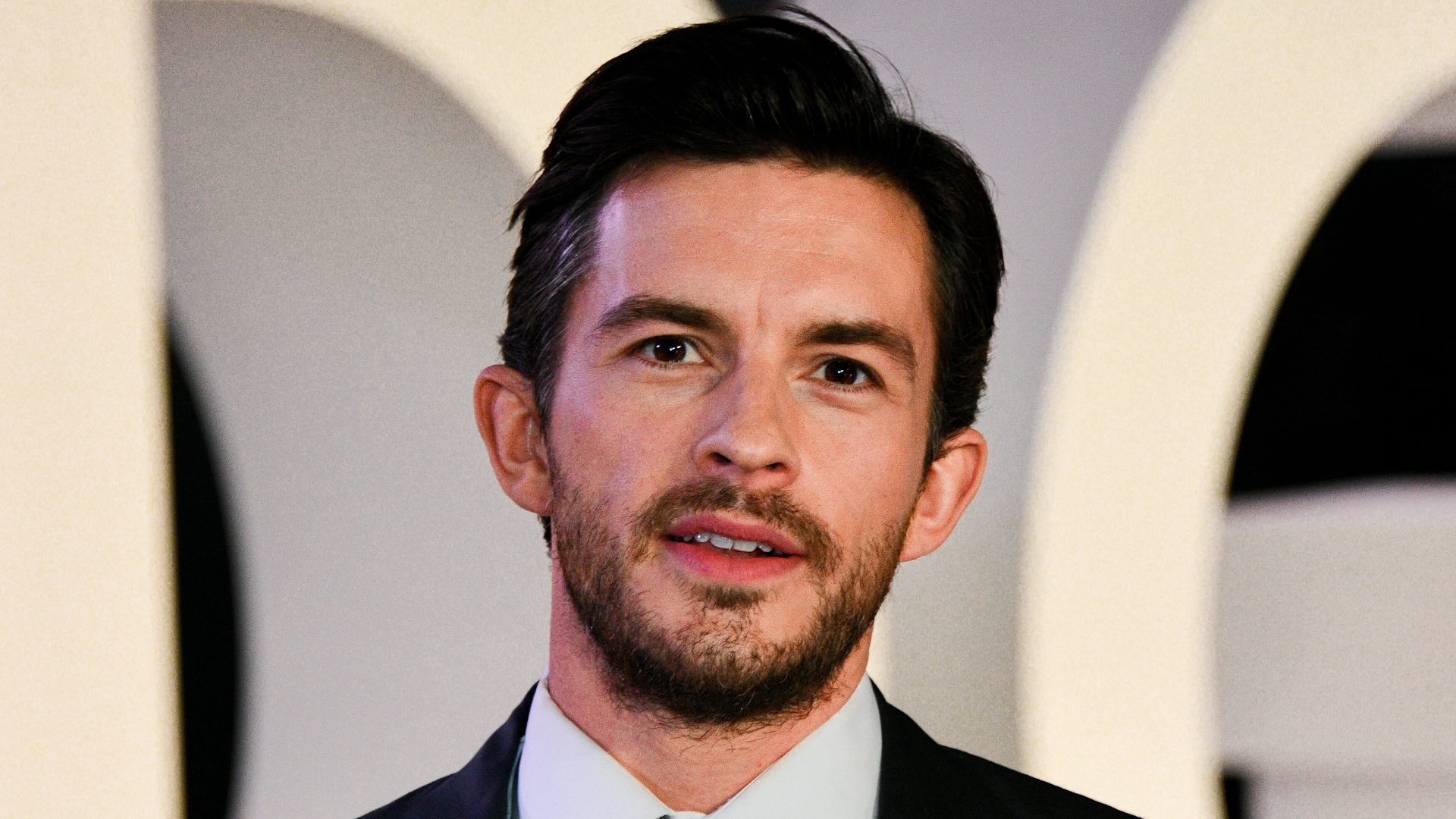 Jonathan Bailey, TV Shows, Sex symbol, MTV Italia, 1920x1080 Full HD Desktop