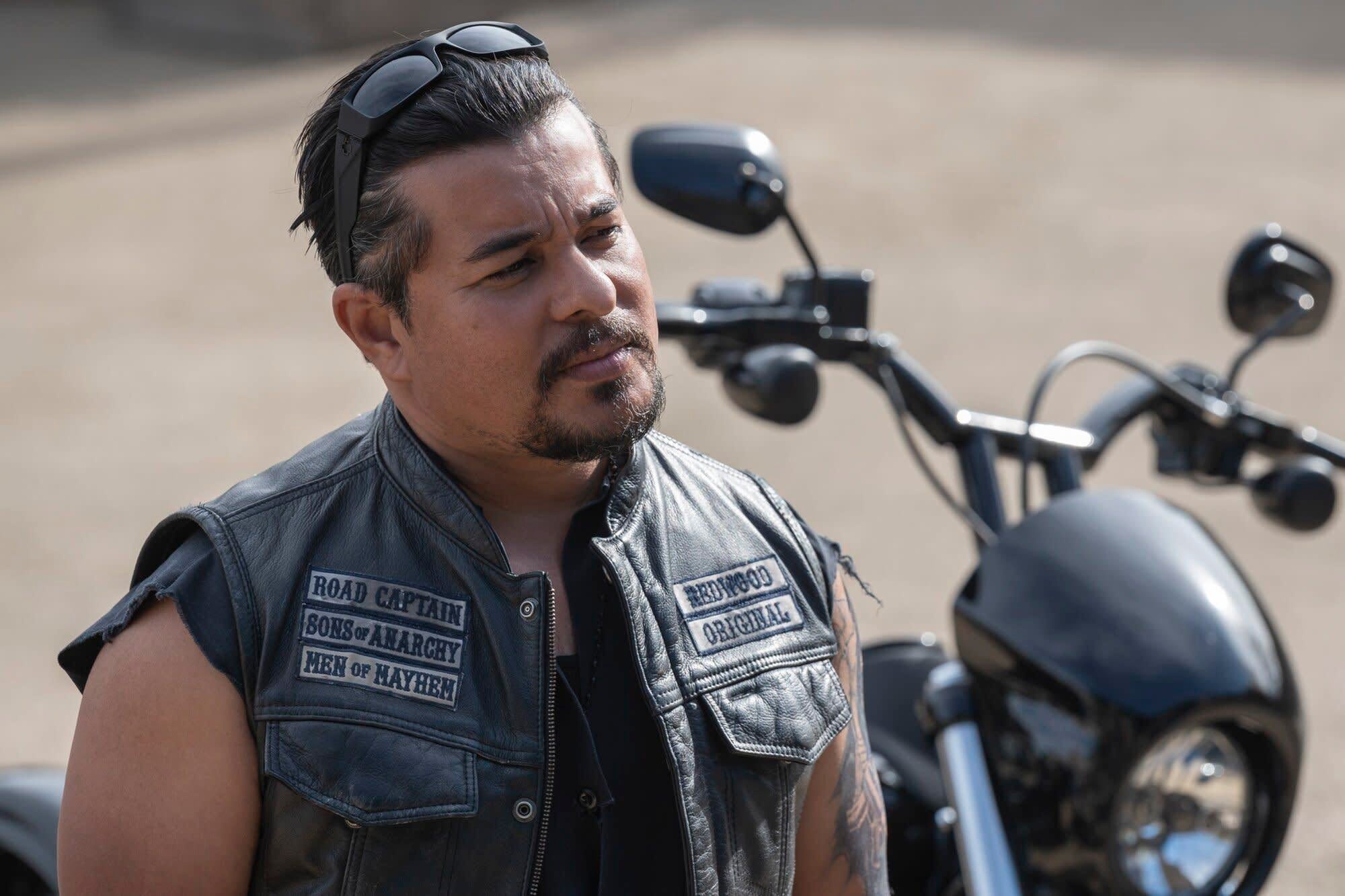 Jacob Vargas as Allesandro Montez, SAMCRO leather kutte, Black cruiser motorcycle, HD Desktop wallpaper