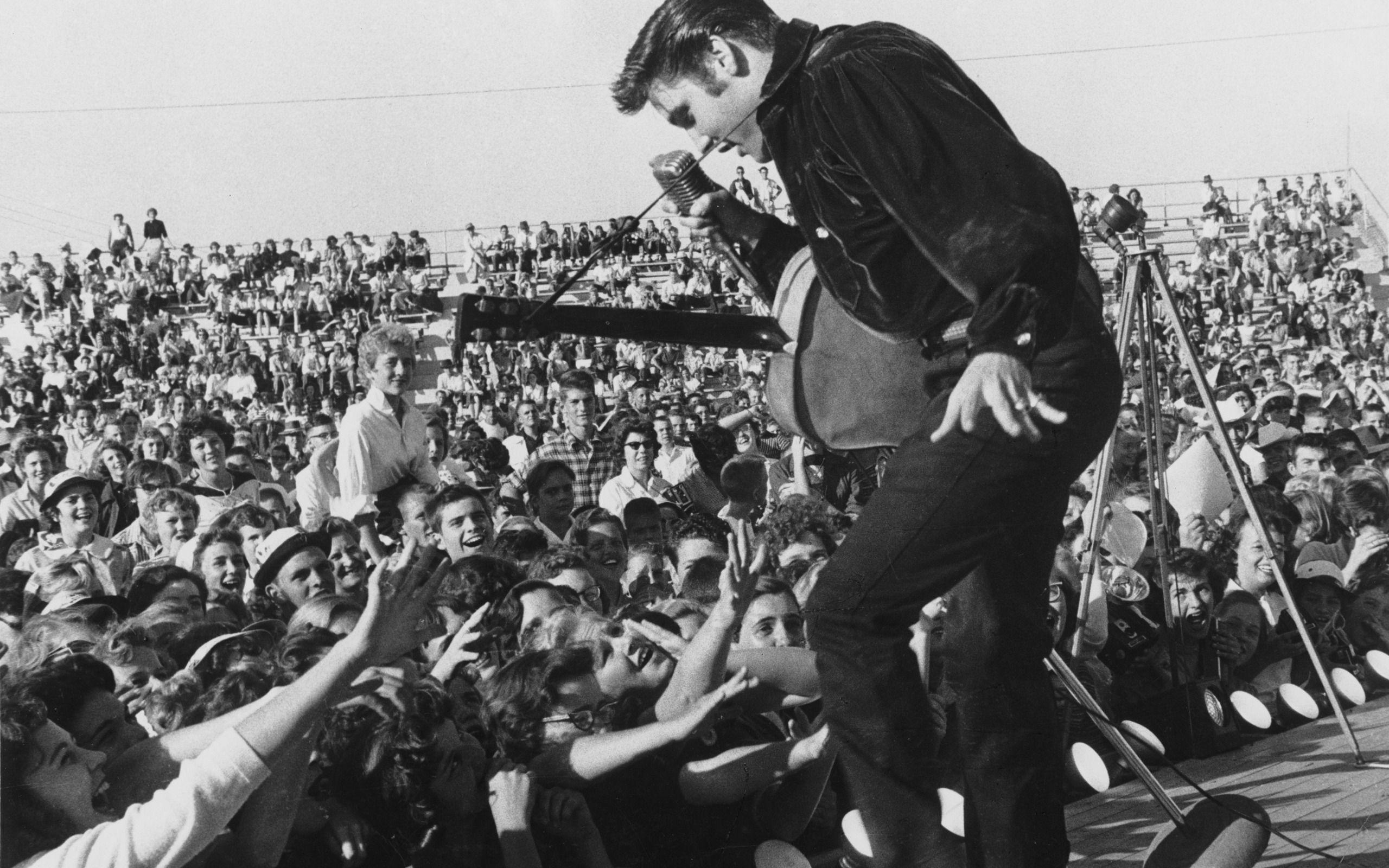 Elvis Presley, Rock and Roll Dance Wallpaper, 2560x1600 HD Desktop