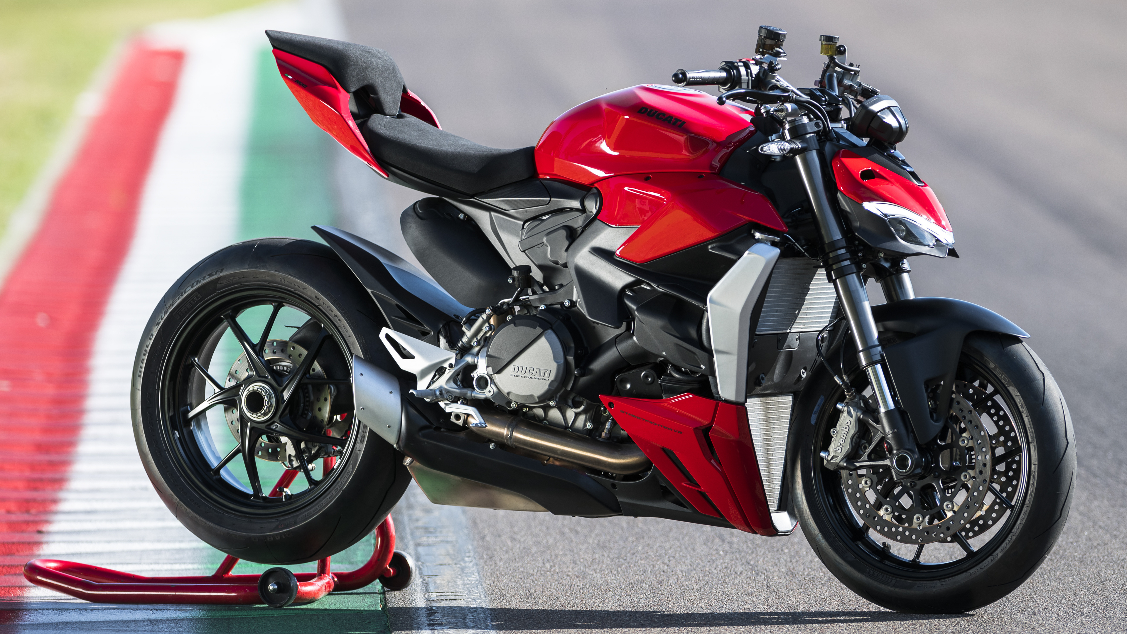 Ducati Streetfighter V2 2022, Motorradfotos und fotogalerien, Streetfighter power, Thrilling ride, 3840x2160 4K Desktop