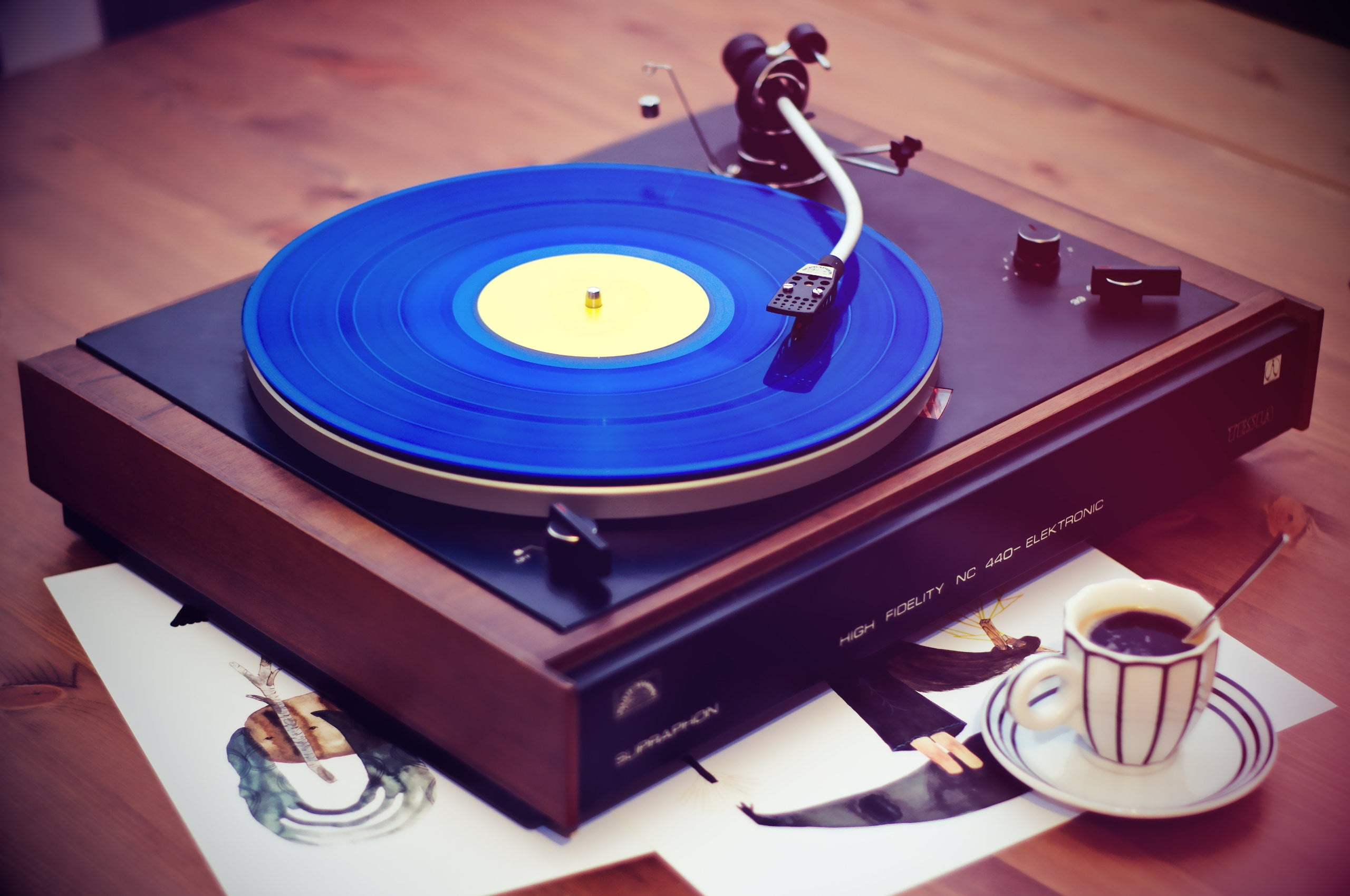 Supraphon NC 440 turntable, Translucent blue vinyl record, Espresso cup and saucer, HD Desktop wallpaper