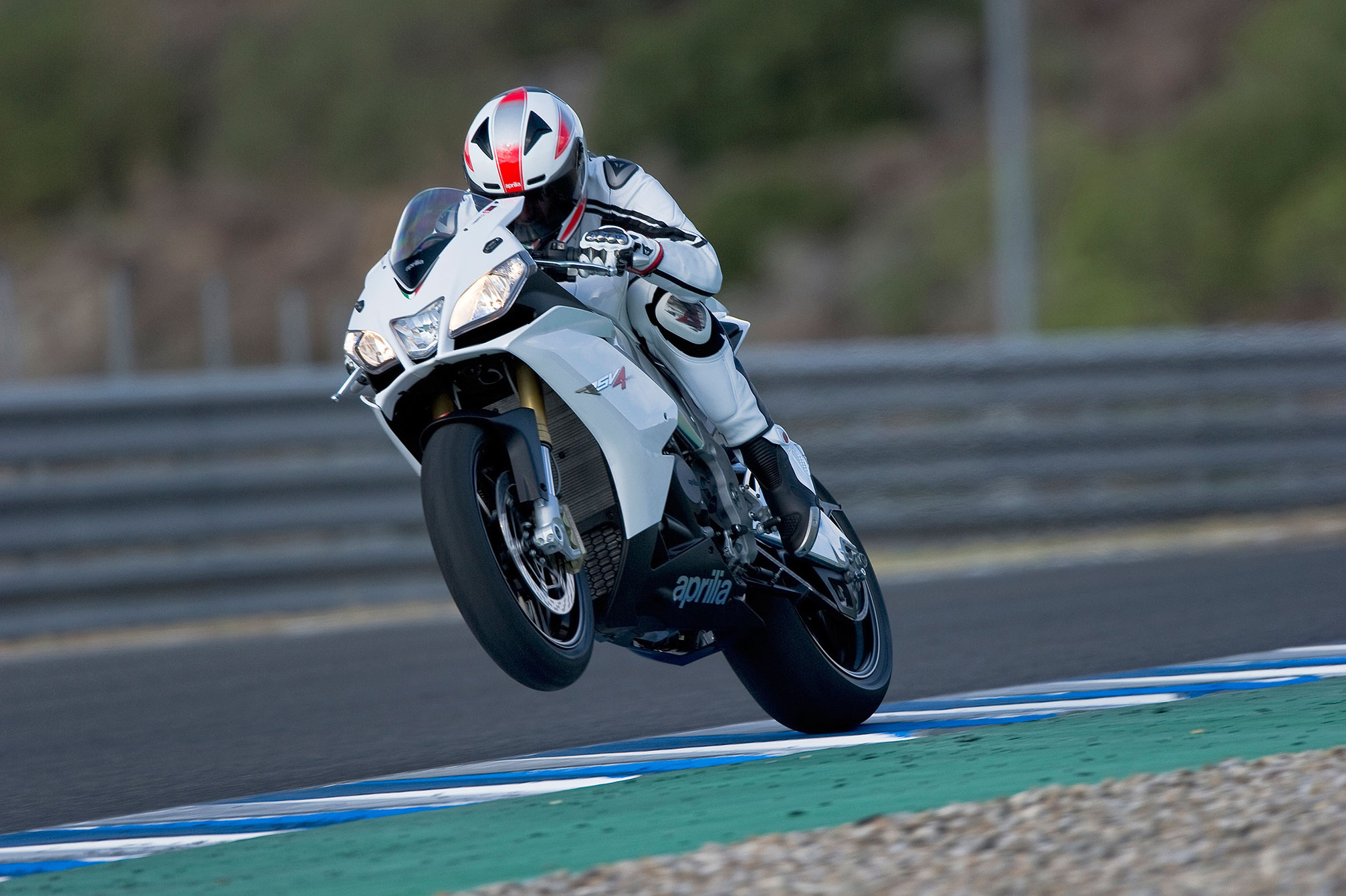 Aprilia RSV4, 2013 model, Refined performance, APRC review, 2020x1340 HD Desktop