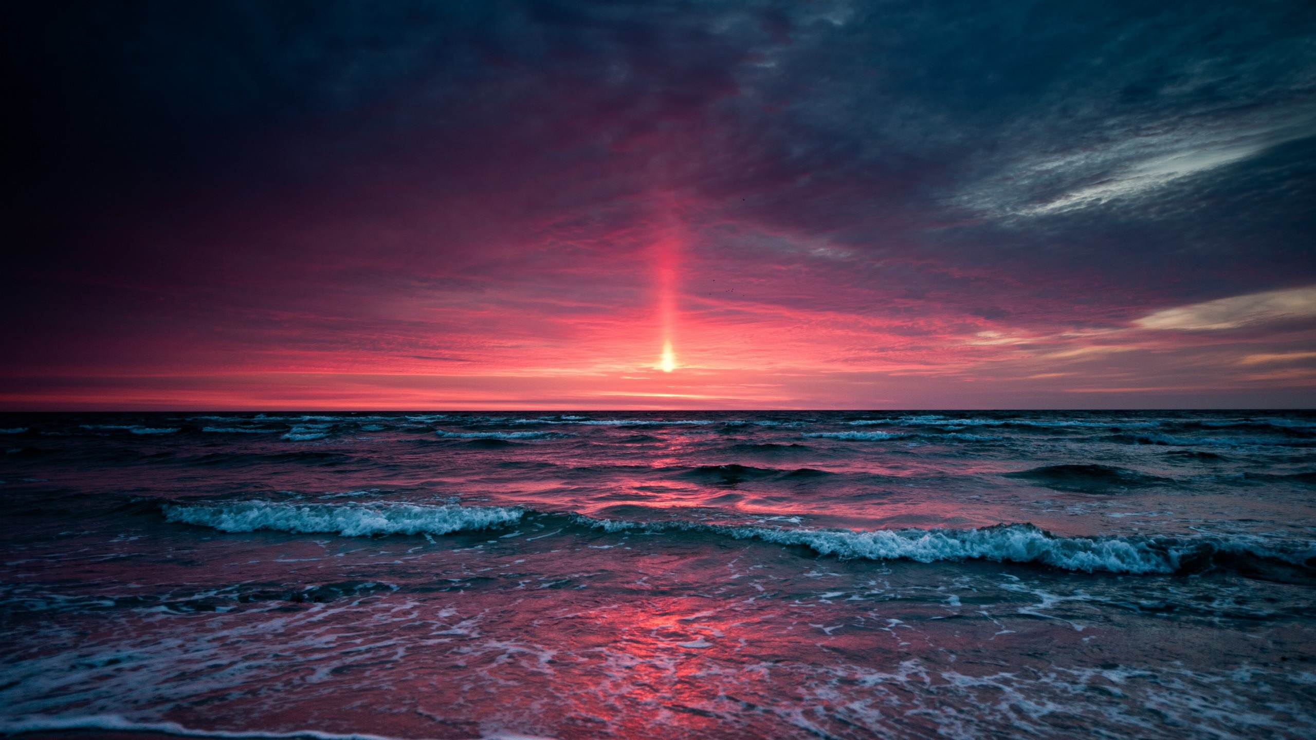 Vertical sun pillar, Magenta twilight sky, Foamy ocean waves, HD Desktop wallpaper