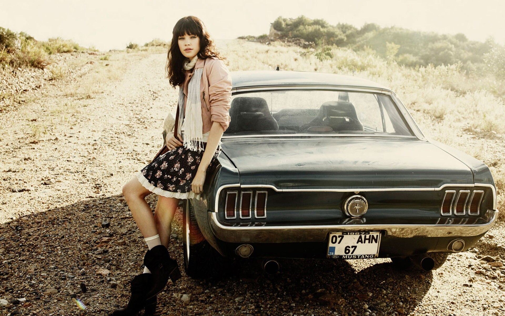 Retro style, Girls and Muscle Cars Wallpaper, 1920x1200 HD Desktop