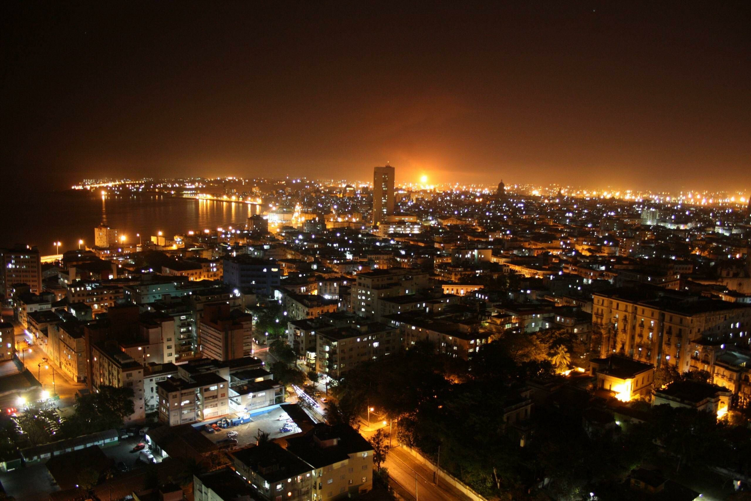 Havana's charm, Cuban street life, Vibrant city, Colonial architecture, 2560x1710 HD Desktop