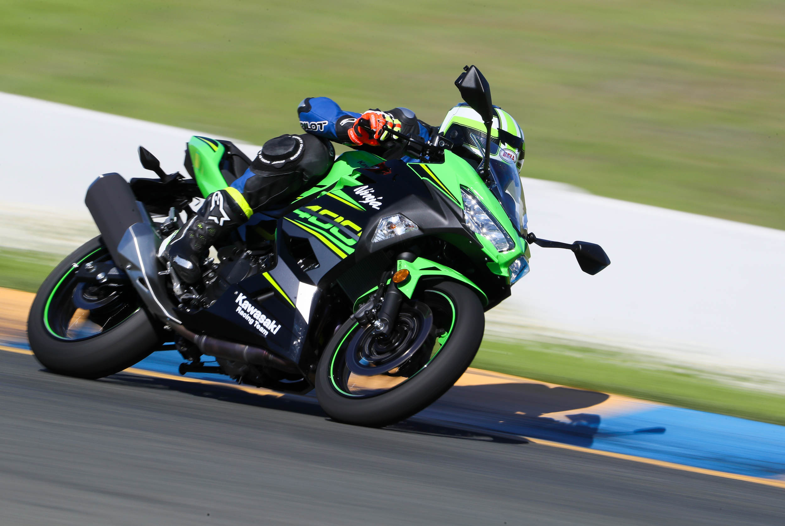 Race, Kawasaki Ninja 400 Wallpaper, 2500x1680 HD Desktop