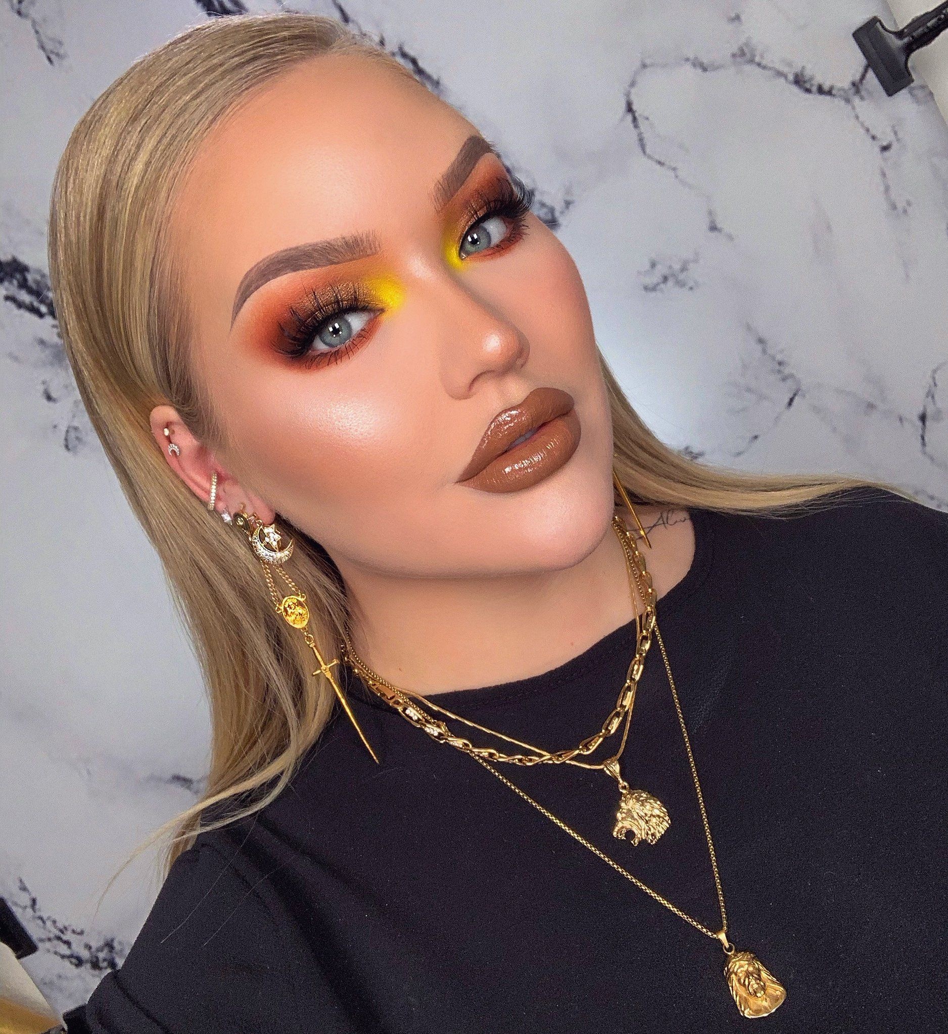 NikkieTutorials, Eye-catching makeup, Winter beauty looks, Twitter updates, 1880x2050 HD Phone