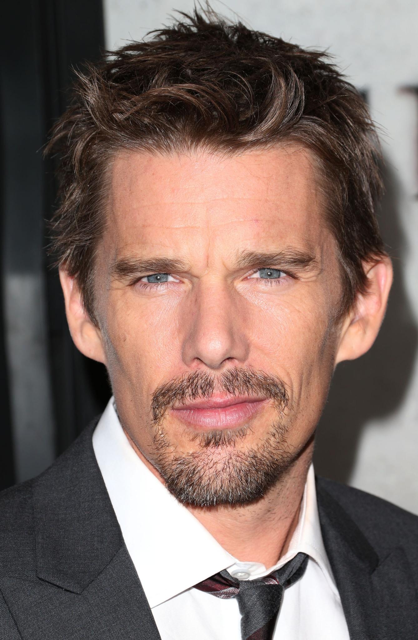 Celebrity actor, Ethan Hawke HQ pictures, 4K wallpapers, 2019, 1340x2050 HD Phone