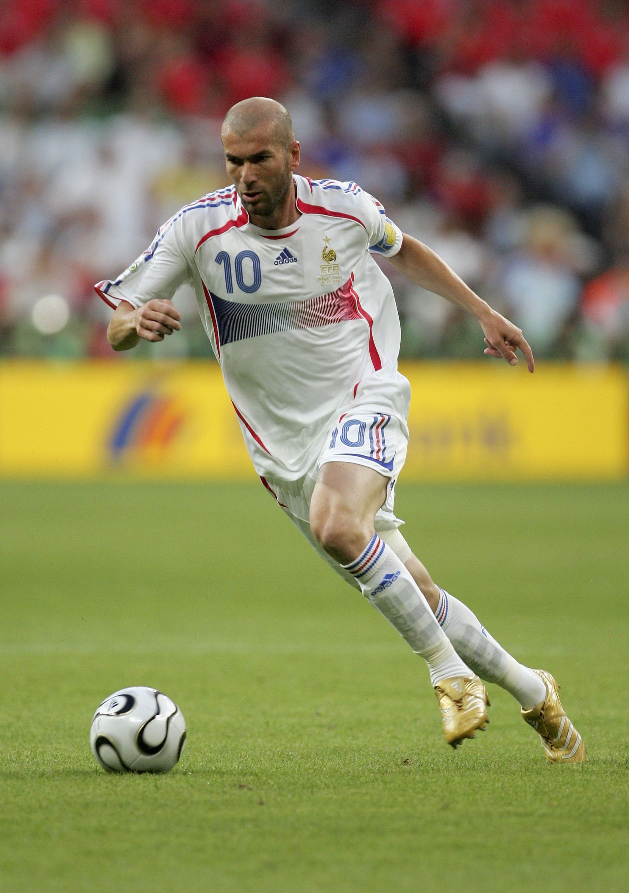 Zinedine Zidane, 2006 FIFA World Cup, Adidas Teamgeist match ball, HD Phone wallpaper