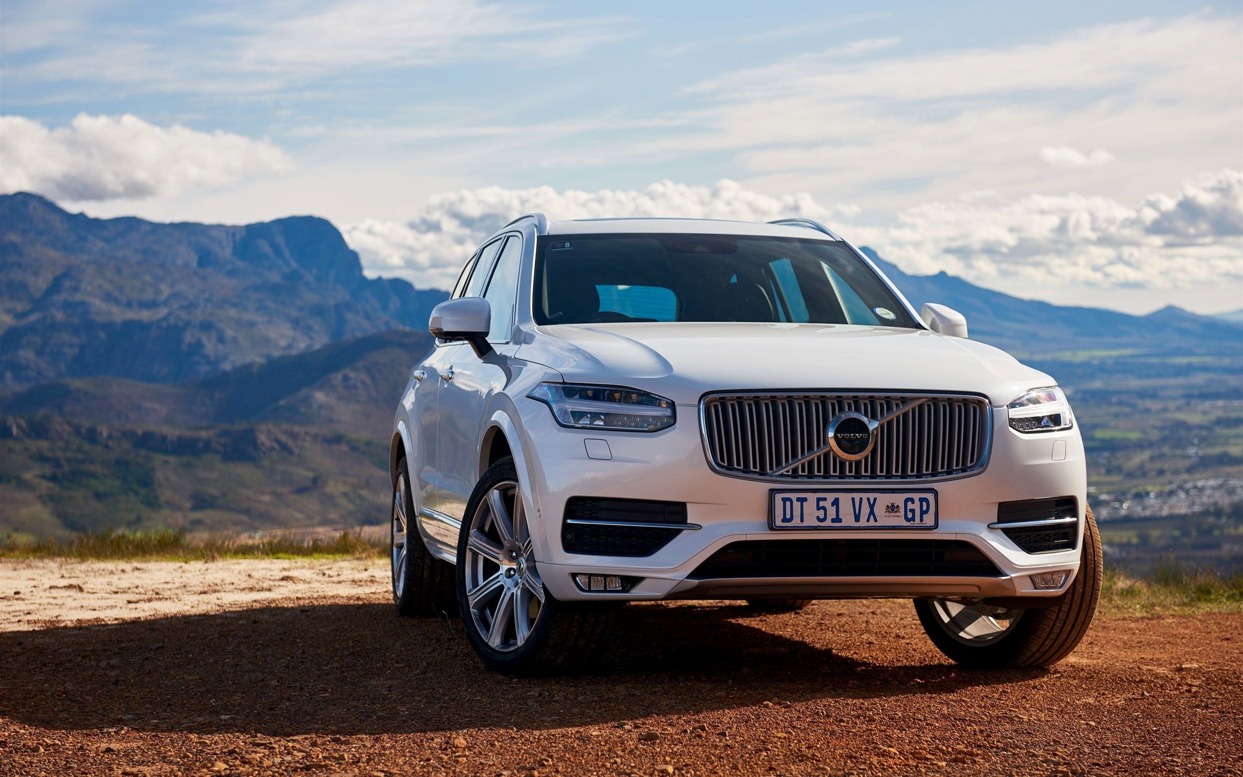 Volvo XC90, Scandinavian elegance, Luxury SUV, Superior craftsmanship, 2560x1600 HD Desktop