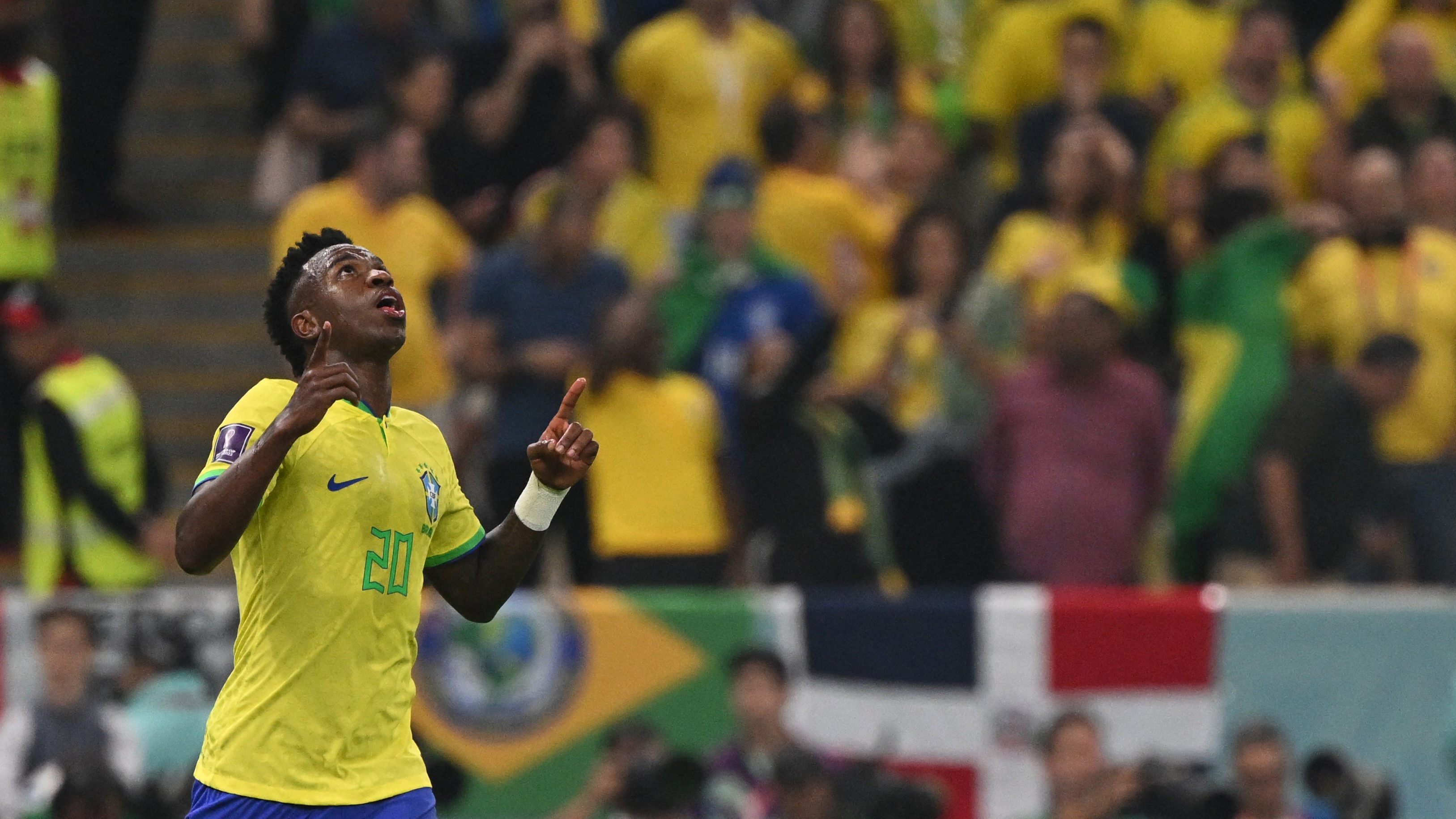 Vinicius Junior celebrating, Brazil national football team kit, Stadium crowd in stands, HD Desktop wallpaper