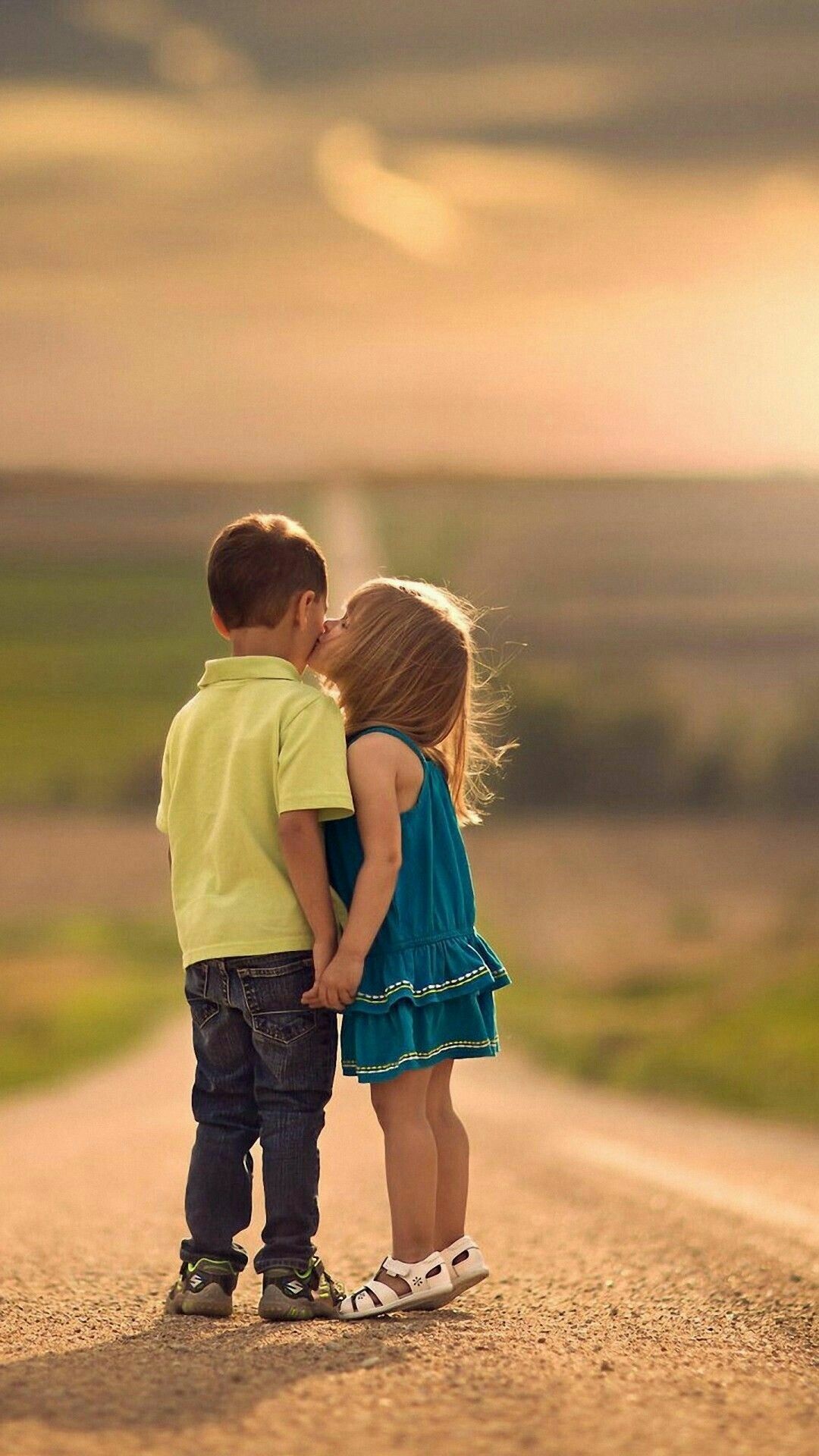 Cute romantic kiss wallpaper, Free download, 1080x1920 Full HD Phone