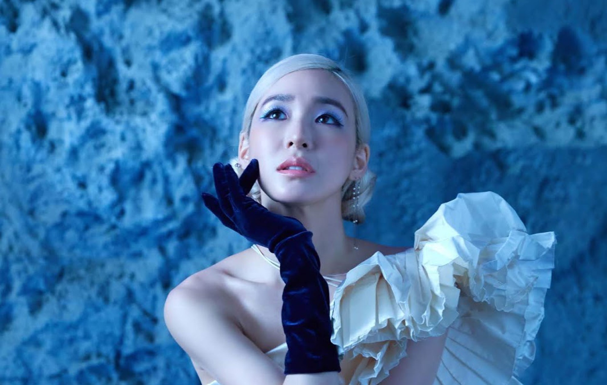 Tiffany Young, Mariah Carey cover, 2000x1270 HD Desktop