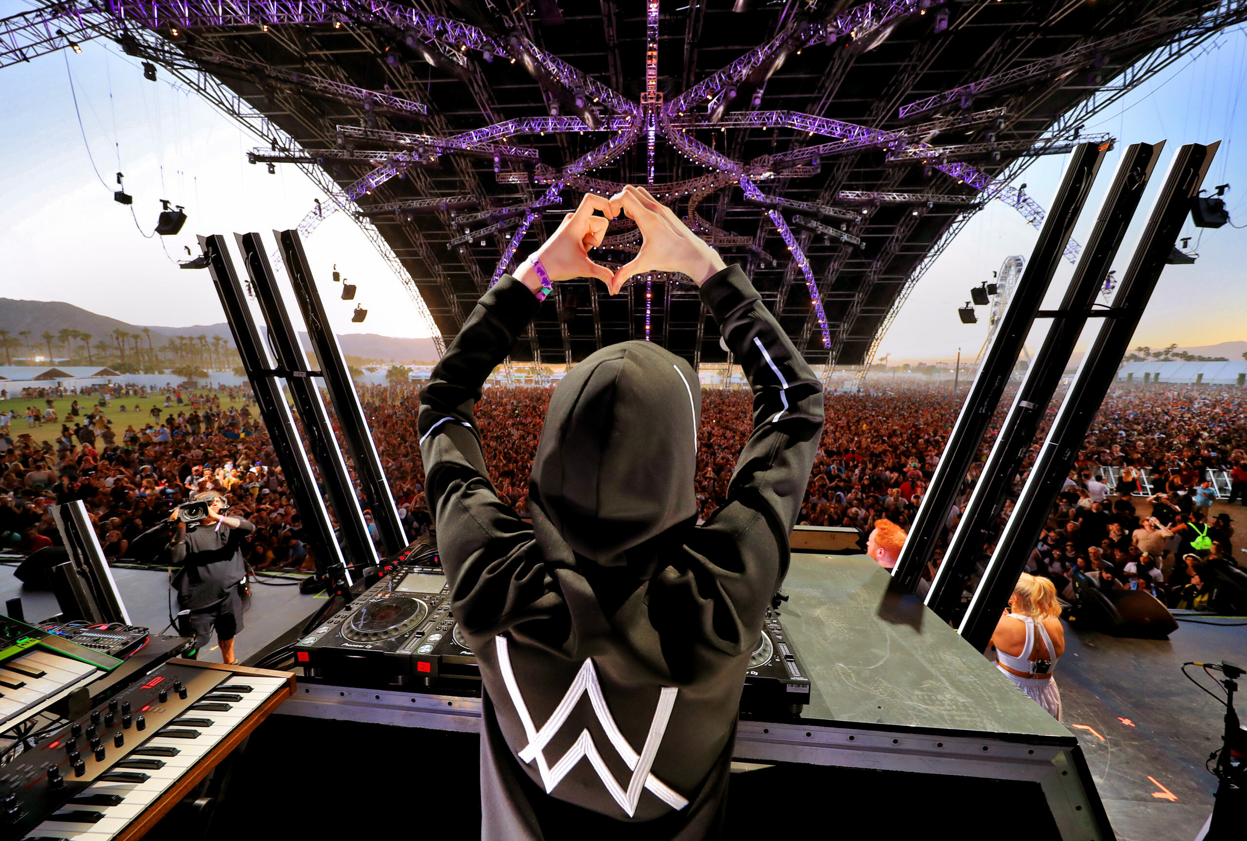 Live performance, Alan Walker Wallpaper, 2560x1730 HD Desktop