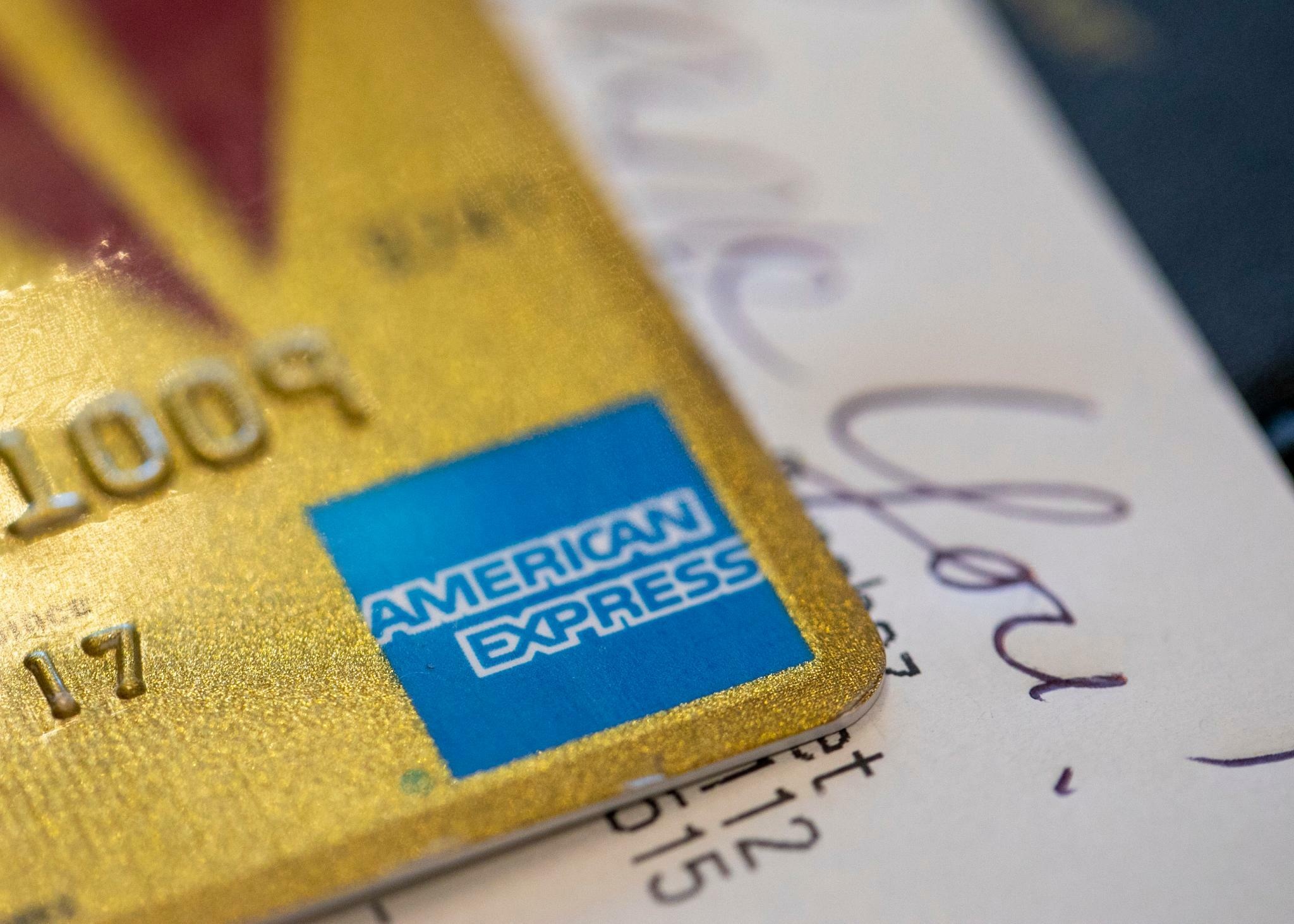 American Express, Credit card giant, Significant profits growth, Strong performance, 2050x1470 HD Desktop