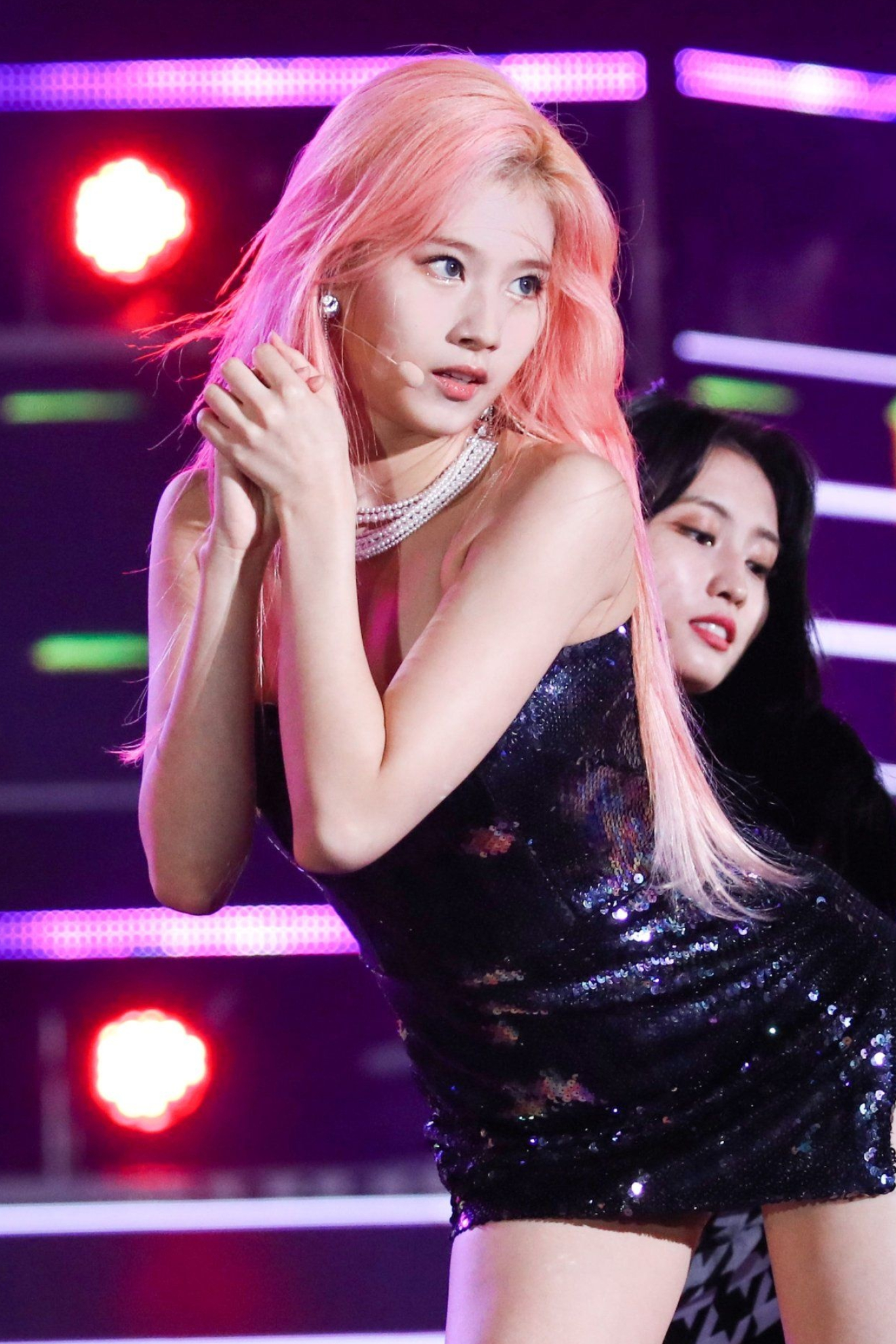 Sana, Red carpet diva, Acirc128147 Artofit, 1370x2050 HD Phone
